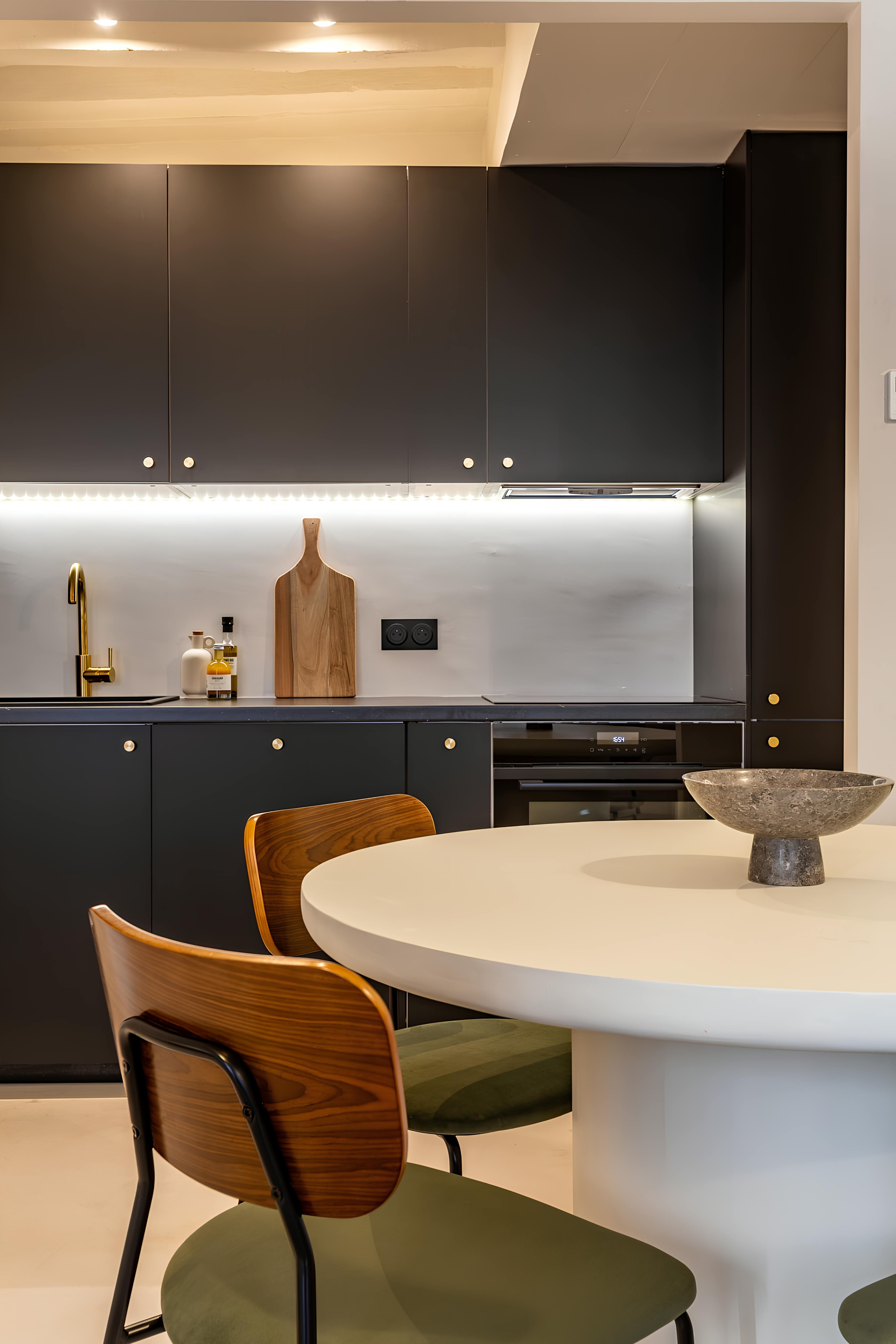 Château Saint-Honoré Montorgueil Montorgueil – Les Halles 2: Chic 1-Bedroom Apartment with Air-Con in Montorgueil, Paris