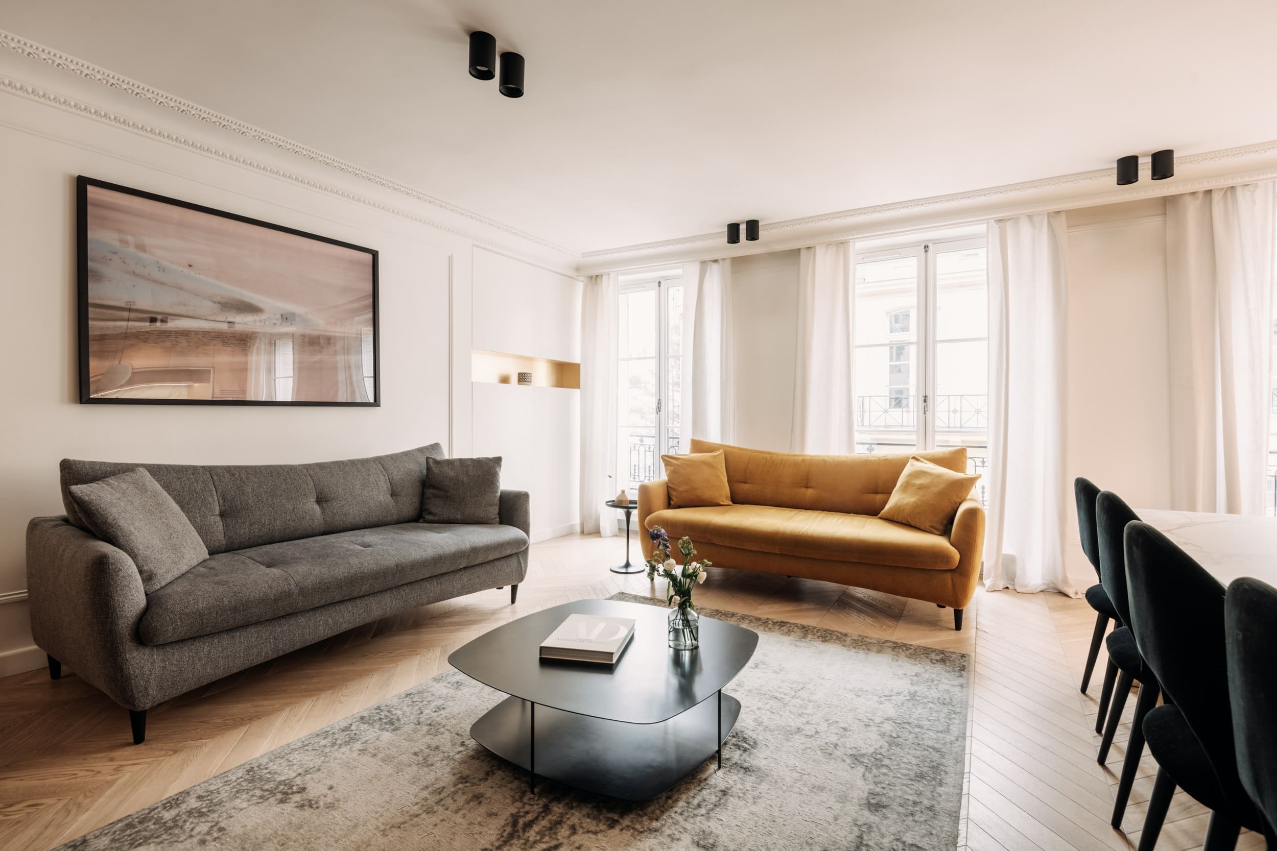 Villa Aurore Louvre Opéra – Madeleine – Grands Magasins: Luxury 2-Bedroom Apartment with Juliet Balconies, Paris