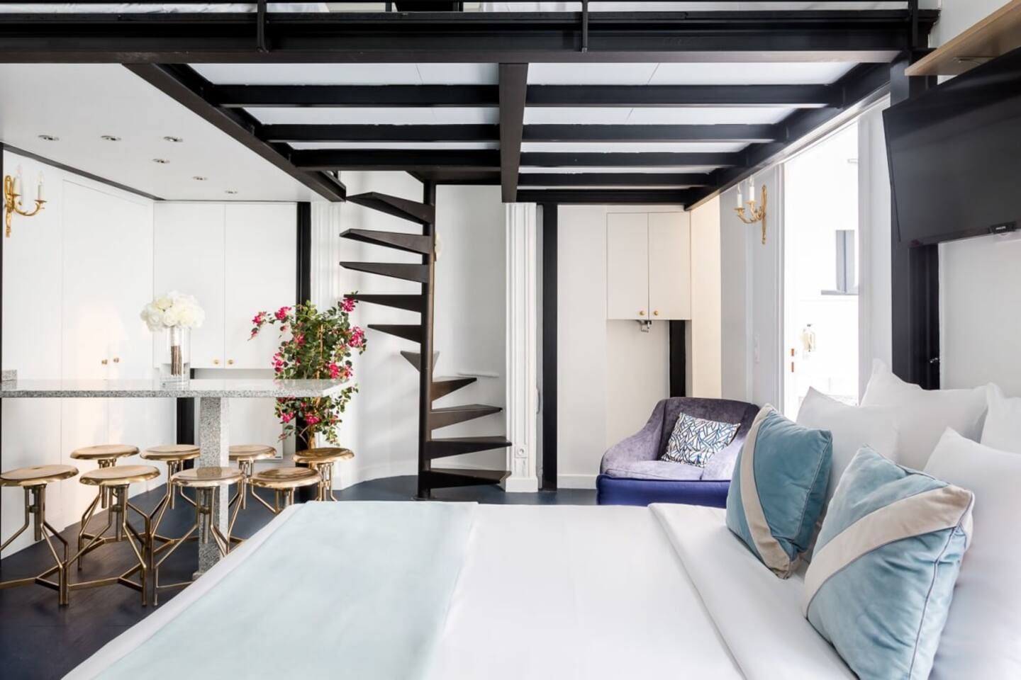 Château Saint-Hubert Montorgueil: Elegant 2-Bedroom Apartment Rental with Family-Friendly Features in Montorgueil, Paris