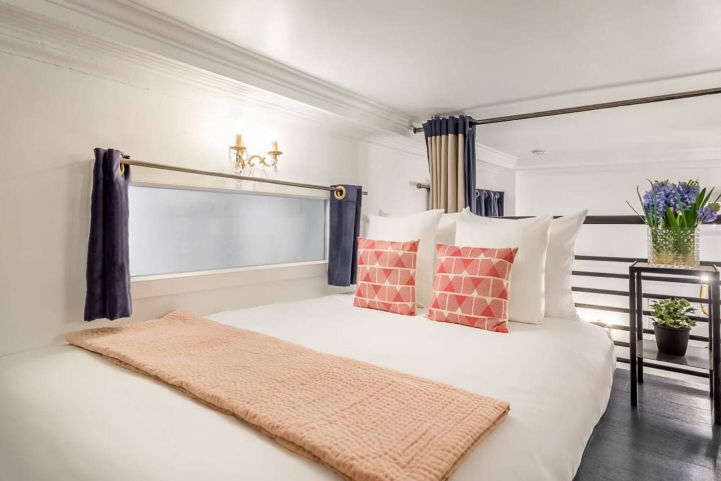 Château Saint-Hubert Montorgueil: Elegant 2-Bedroom Apartment Rental with Family-Friendly Features in Montorgueil, Paris