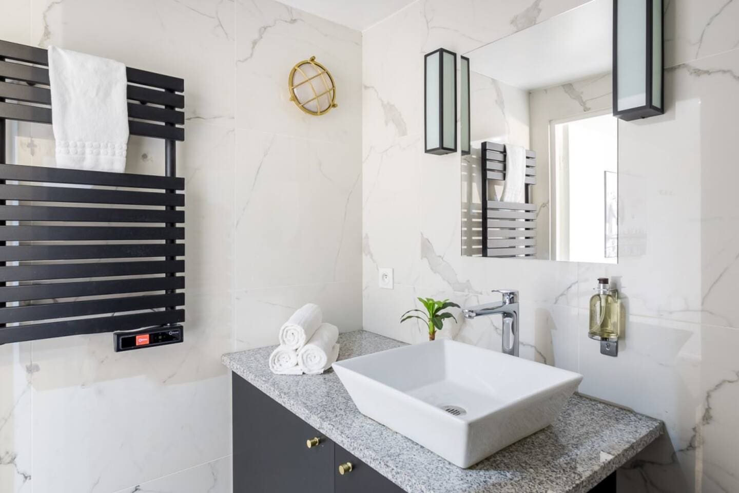 Château Saint-Hubert Montorgueil: Elegant 2-Bedroom Apartment Rental with Family-Friendly Features in Montorgueil, Paris