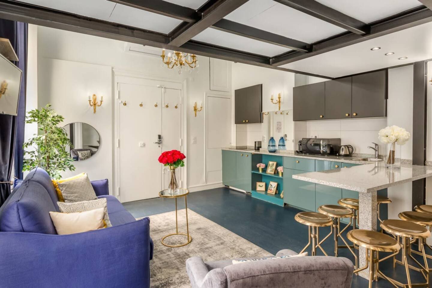 Château Saint-Hubert Montorgueil: Elegant 2-Bedroom Apartment Rental with Family-Friendly Features in Montorgueil, Paris