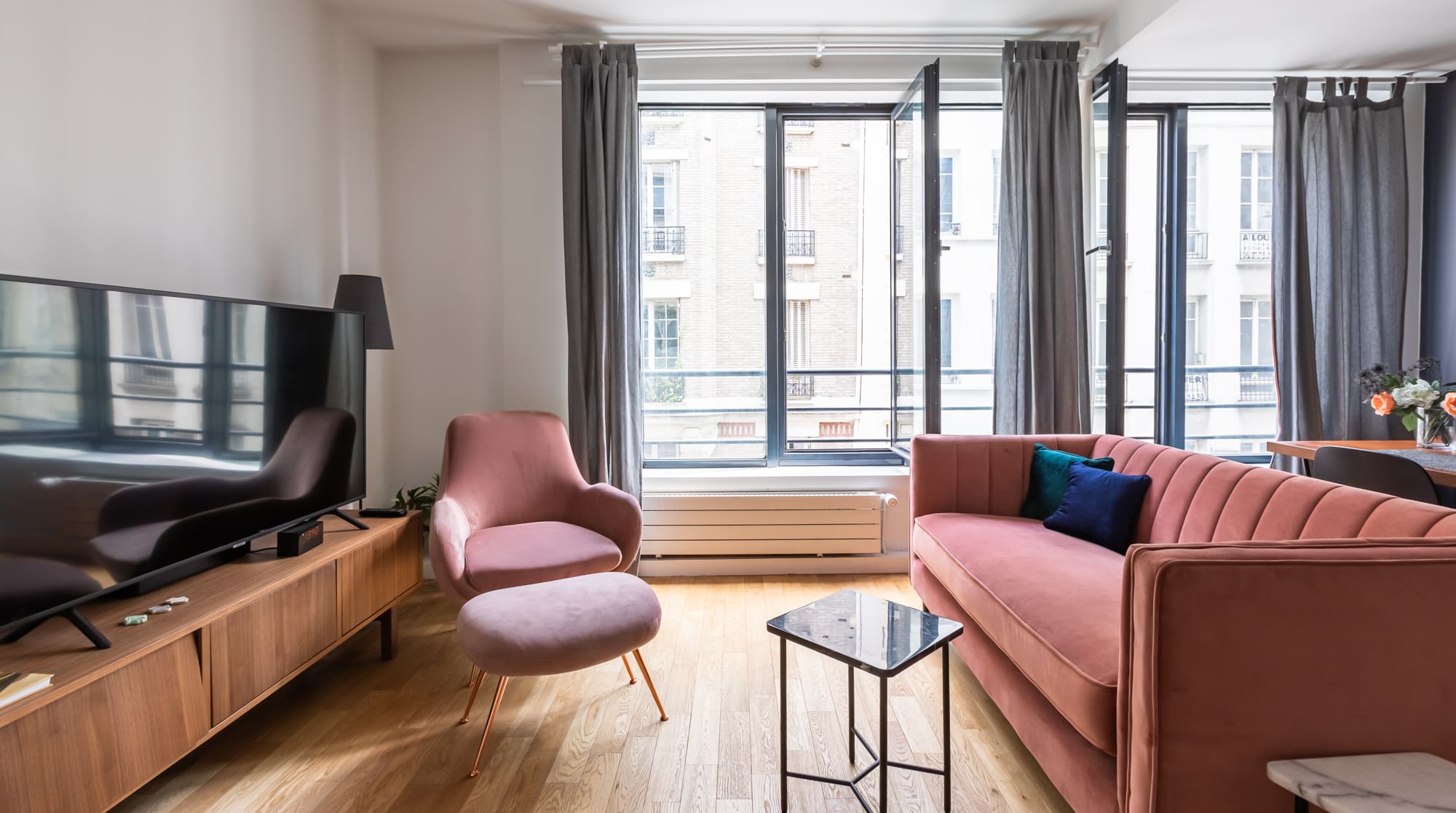 Château Sébastopol Montorgueil: Stylish 2-Bedroom Family-Friendly Apartment Rental Montorgueil Paris