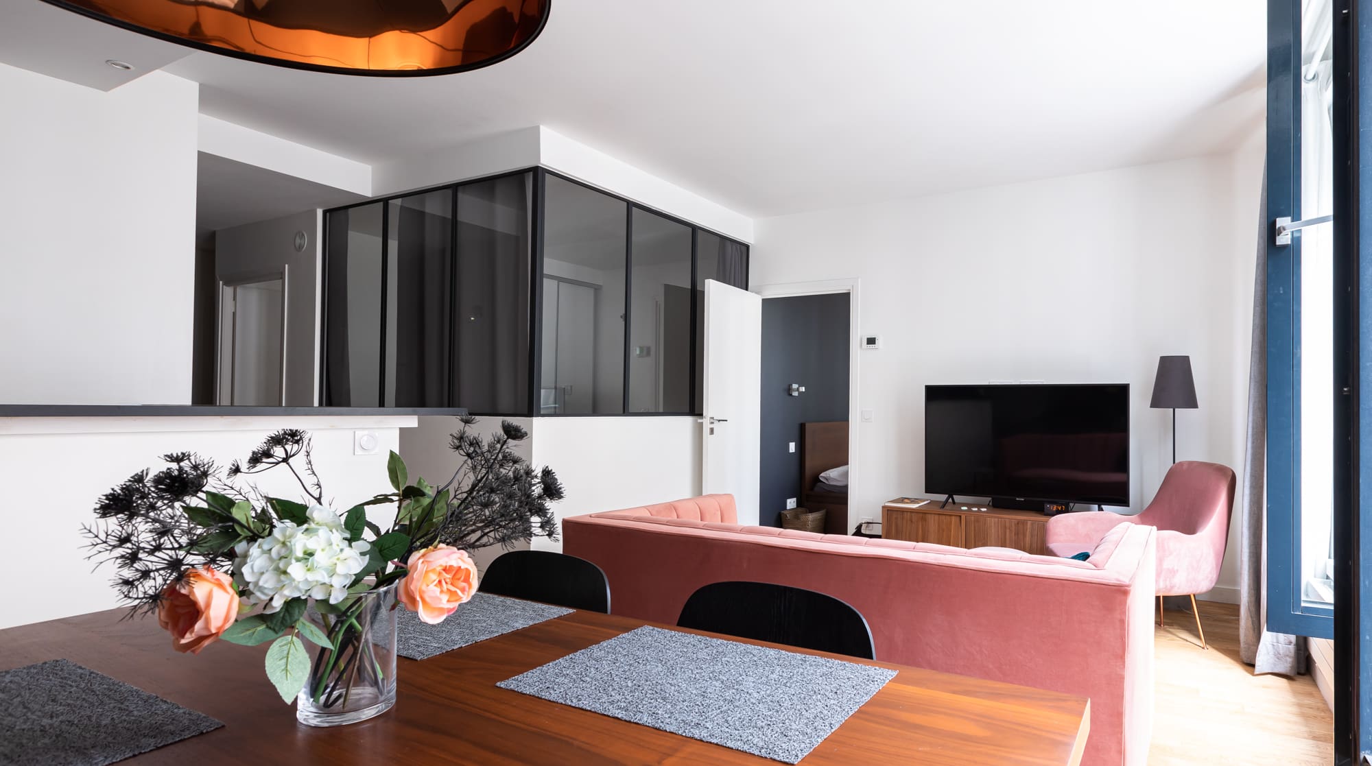 Château Sébastopol Montorgueil: Stylish 2-Bedroom Family-Friendly Apartment Rental Montorgueil Paris