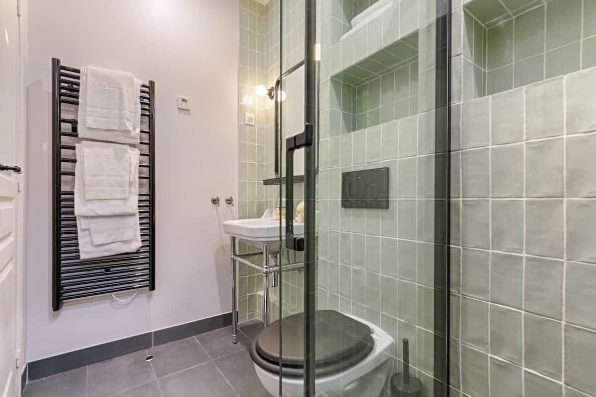Château Sentier Montorgueil Montorgueil – Les Halles 5: Chic 2-Bedroom Apartment Rental with Courtyard, Montorgueil Paris