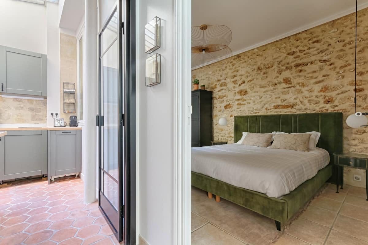 Château Sentier Montorgueil Montorgueil – Les Halles 5: Chic 2-Bedroom Apartment Rental with Courtyard, Montorgueil Paris