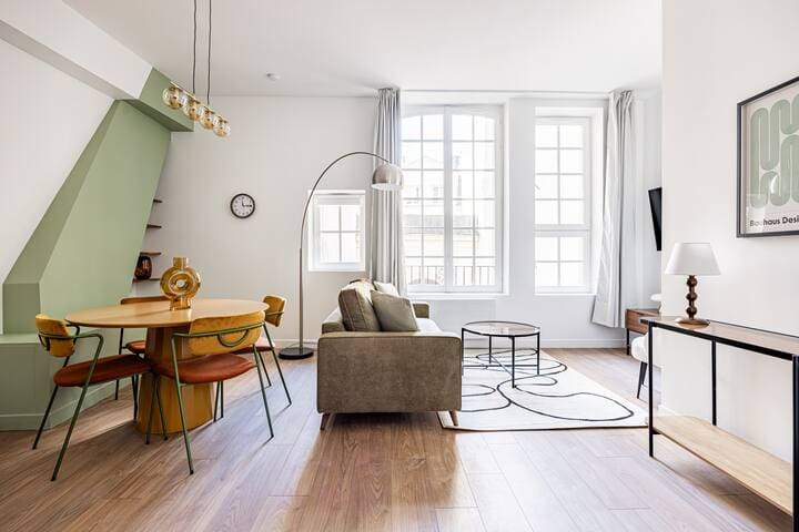 Villa Crépuscule Arcole Latin Quarter: Charming 1-Bedroom Family-Friendly Apartment Rental Latin Quarter Paris