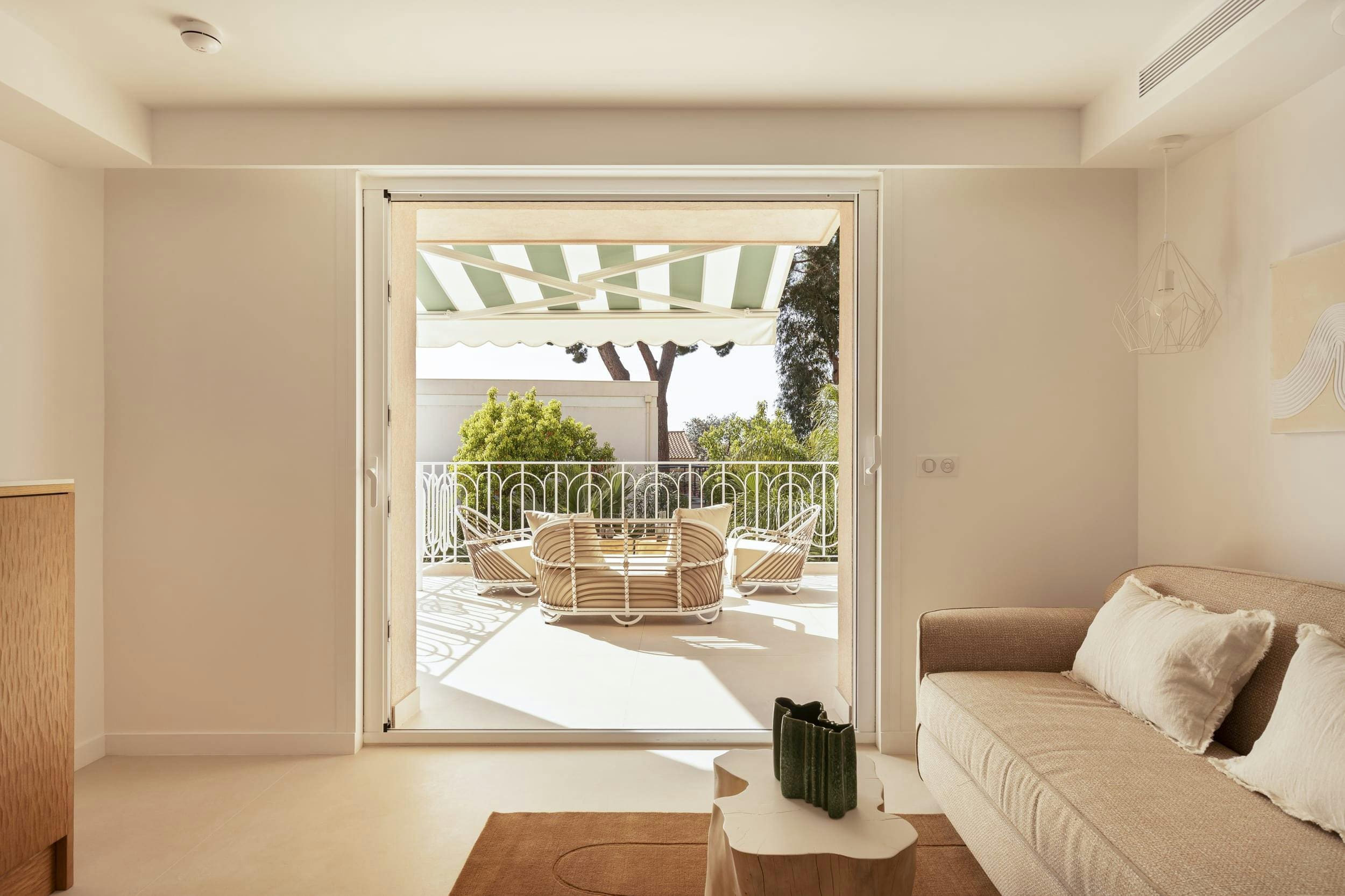 Villa Crépuscule Basse Californie Cannes-842216: Charming 1-Bedroom Apartment with Heated Pool and Sea View, Cannes