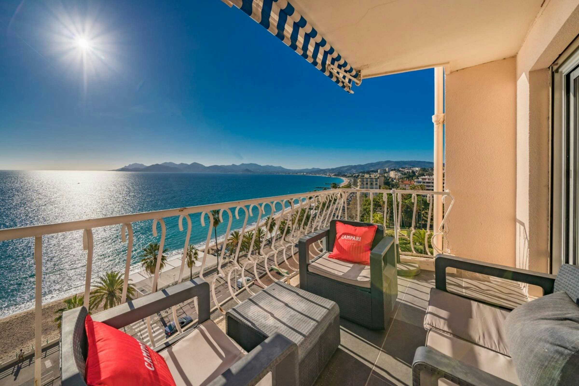 Villa Céladon Croix des Gardes Cannes-863729: Charming 2-Bedroom Apartment with Sea Views and Beachfront in Cannes