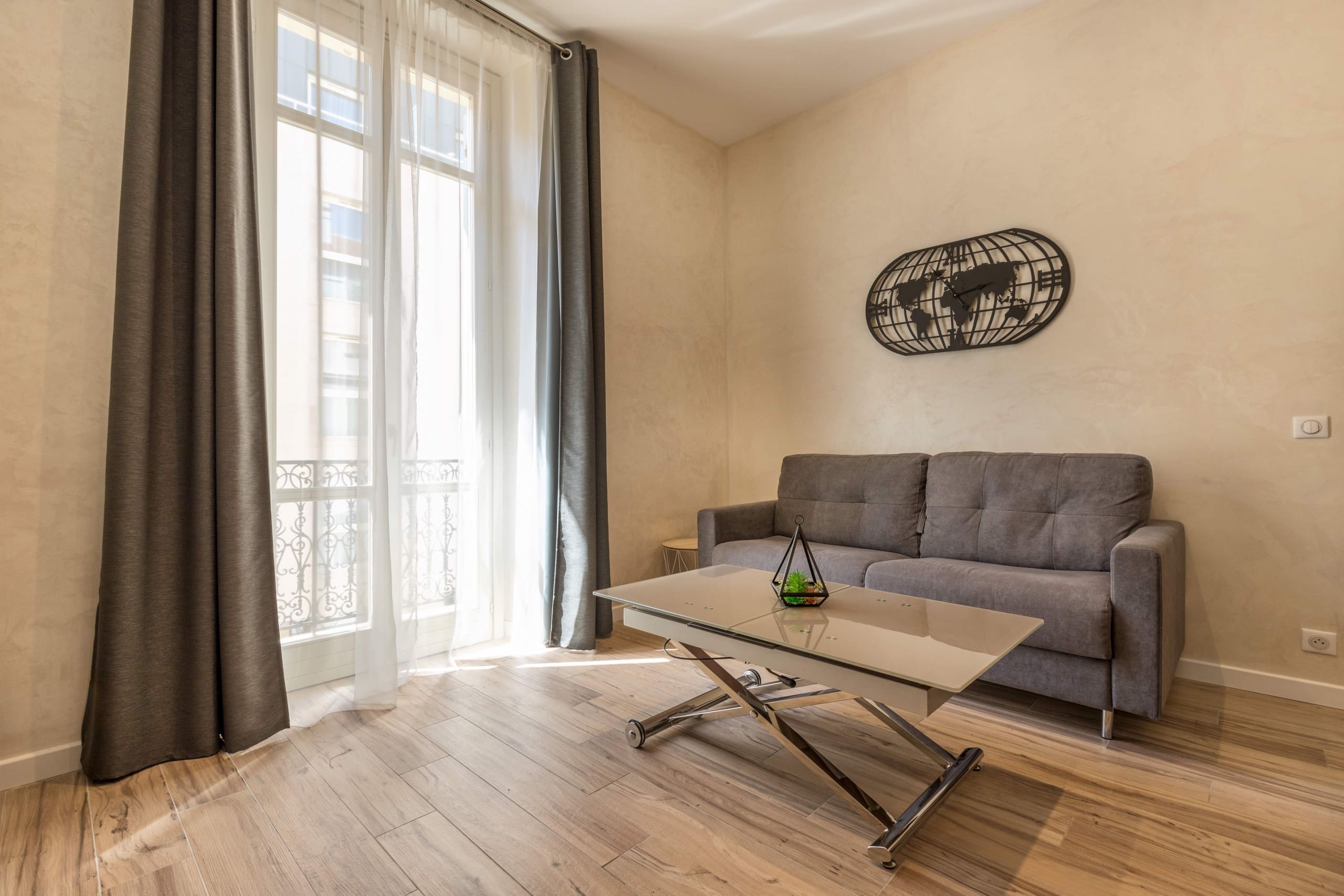 Villa Safran Siagne Cannes: Stylish 2-Bedroom Apartment with Seaview and Air-Con, Apartment Rental Cannes
