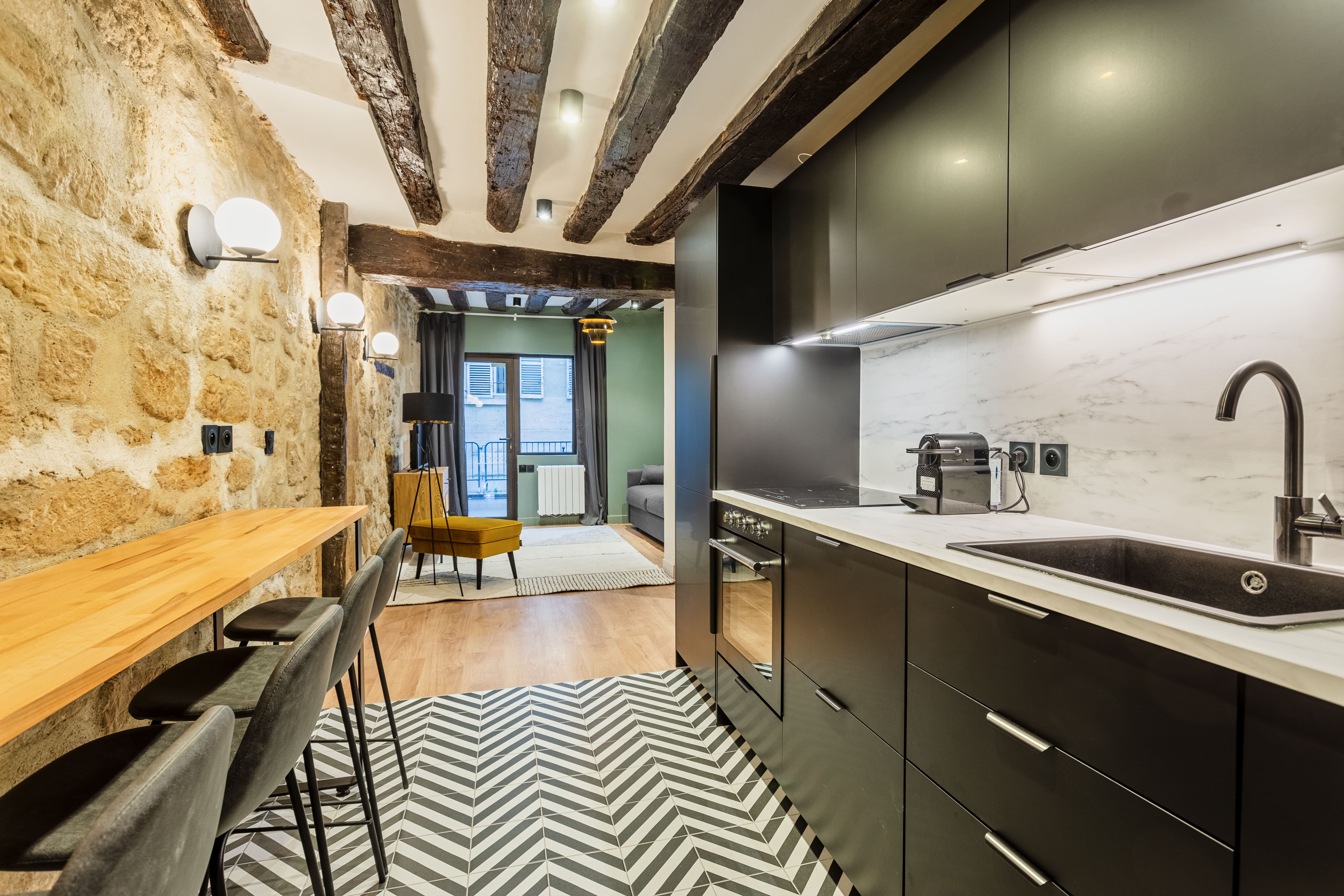 Château Tournelles Le Marais: Chic 1-Bedroom Family-Friendly Apartment Rental in Le Marais, Paris