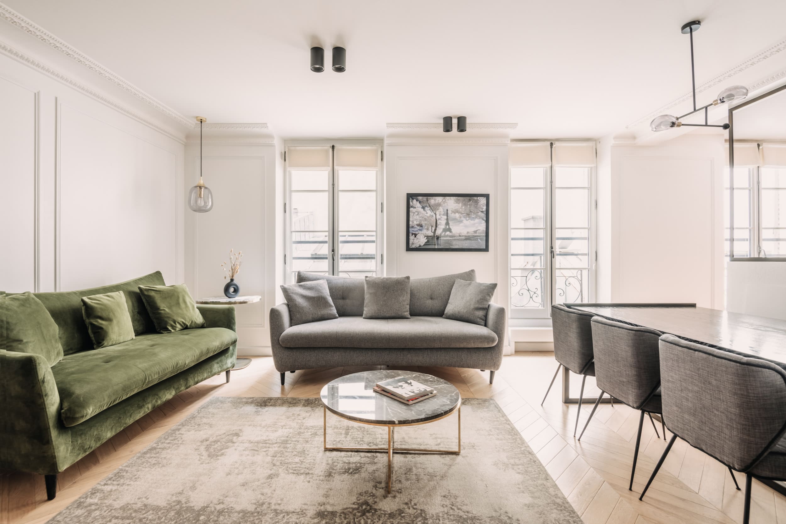 Villa Aube Chaussée d’Antin Opéra – Madeleine – Grands Magasins: Luxury 2-Bedroom Apartment with En-Suite Showers, Paris