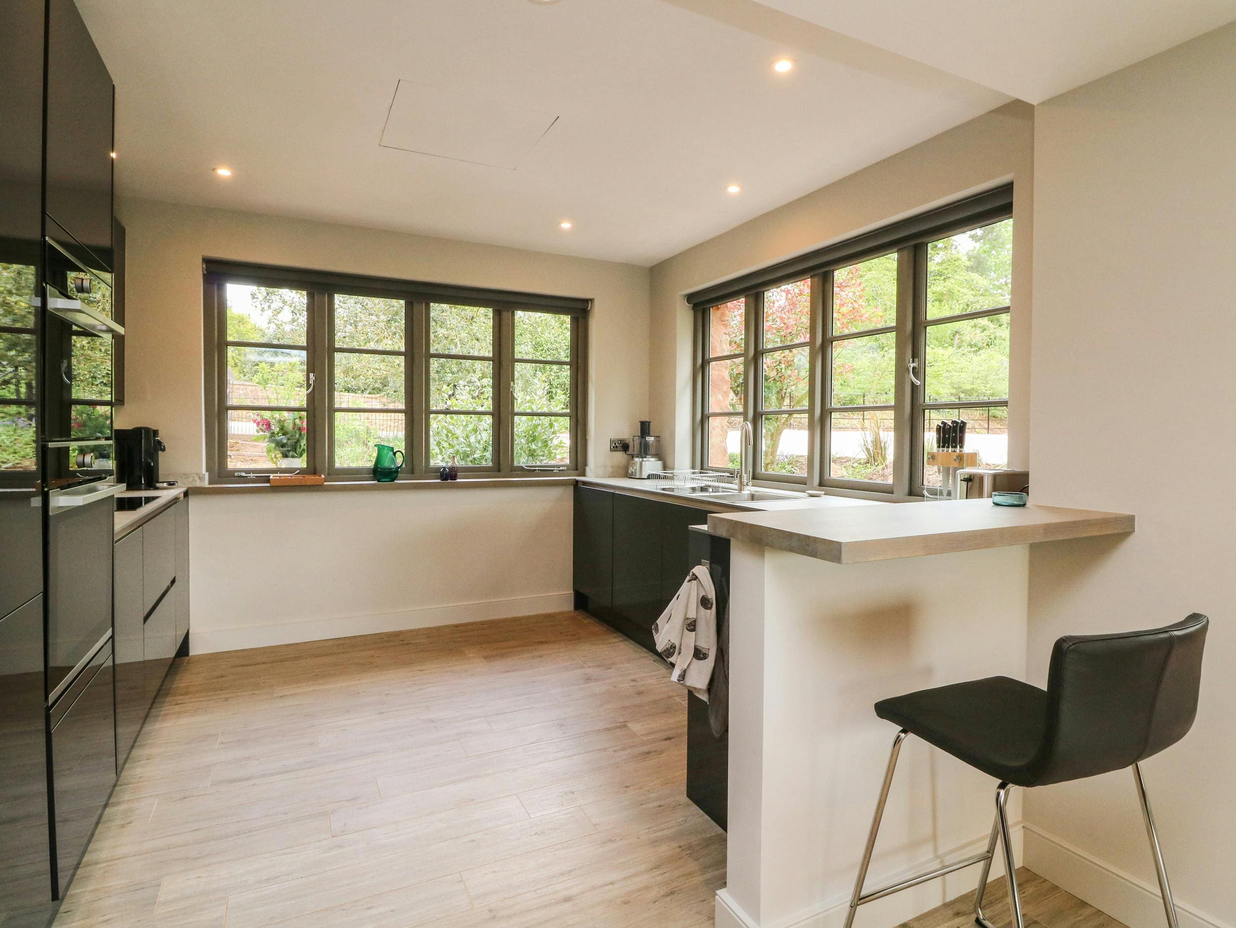 Cottage Blackdown Somerset: Charming 2-Bedroom Romantic Villa with Hot Tub and Countryside Views, Somerset