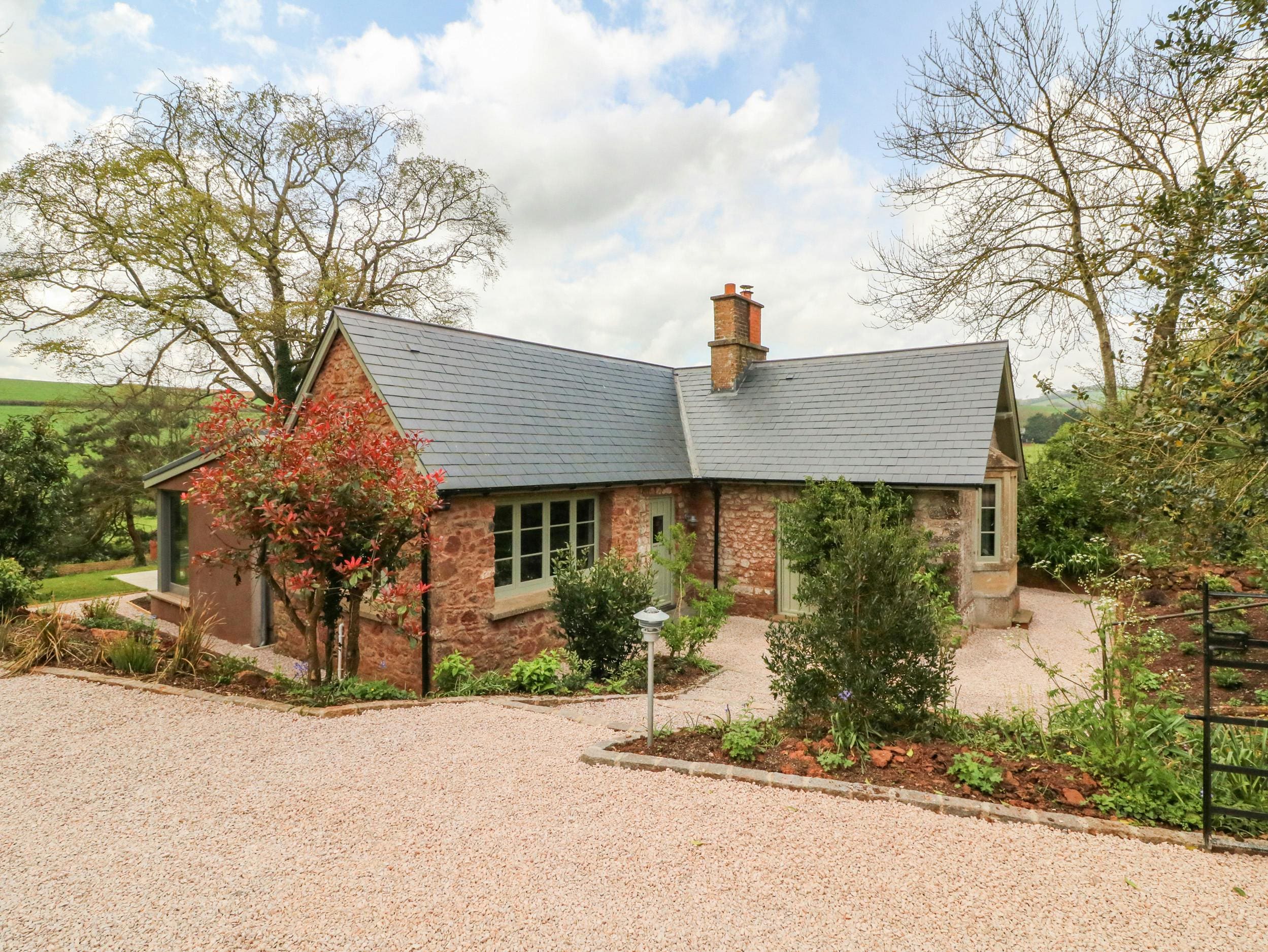 Cottage Blackdown Somerset: Charming 2-Bedroom Romantic Villa with Hot Tub and Countryside Views, Somerset