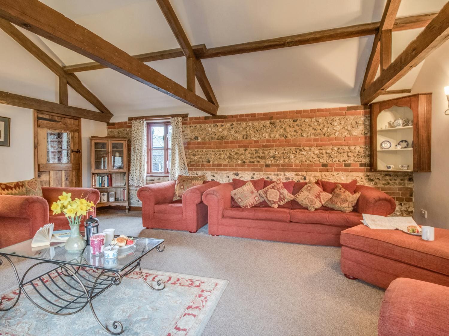 Cottage Cerne Dewlish: Luxury 4-Bedroom Villa with Shared Pool and Family Features, Dorset