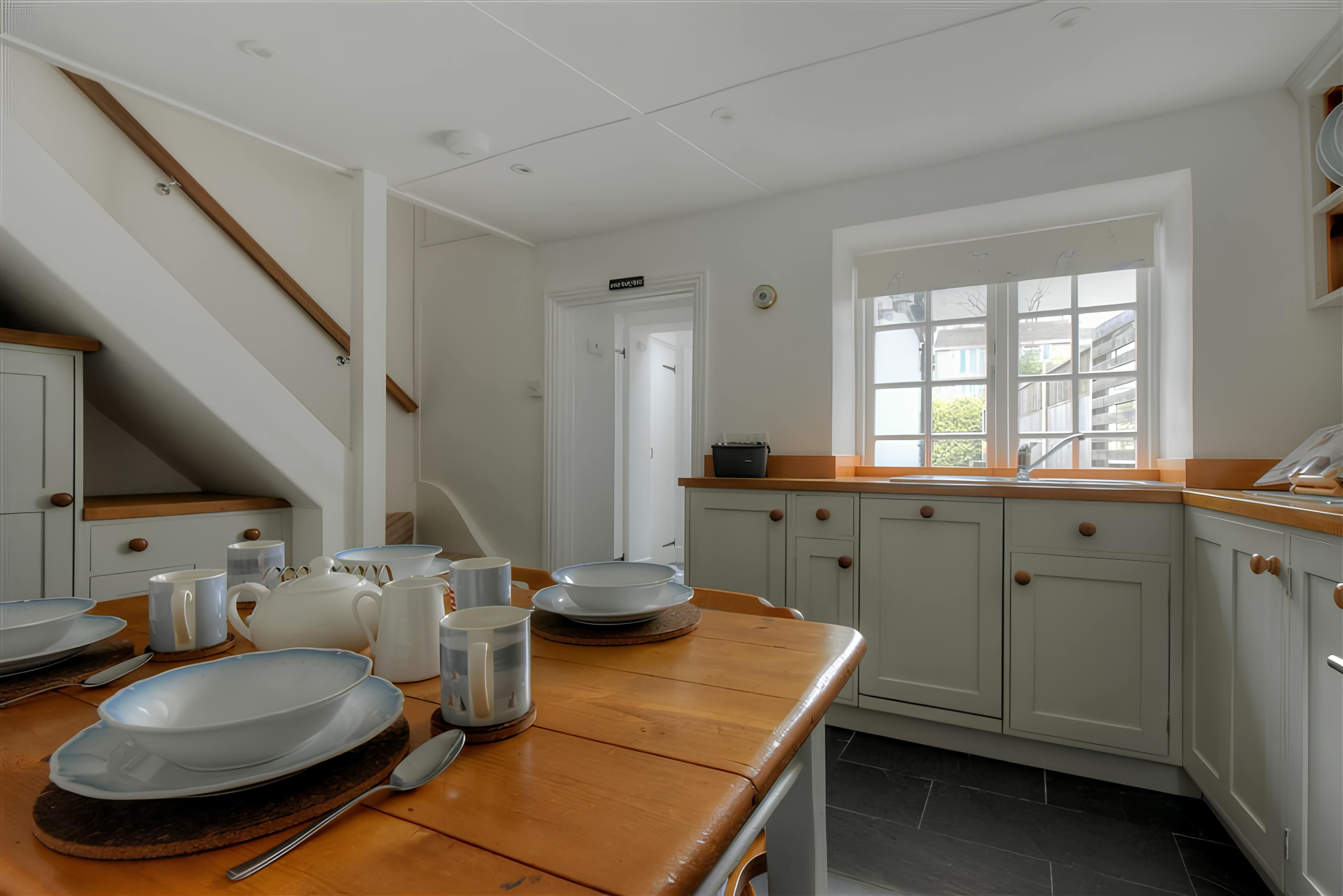 Cottage Lymewood Lyme Regis: Charming 2-Bedroom Holiday Cottage with Seaviews and Beach Nearby, Lyme Regis