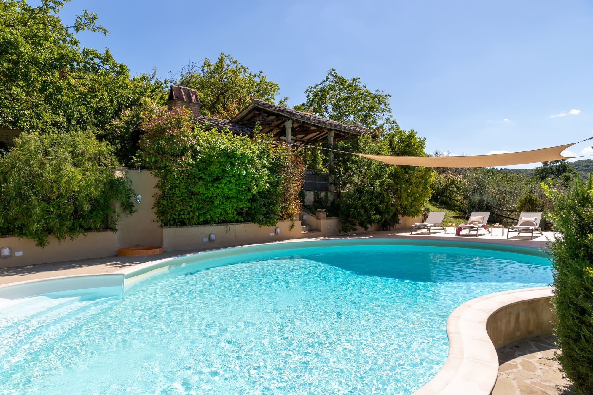 Villa Amaranto Montecchio Sarteano: Stylish 4-Bedroom Apartment with Pool and Hot Tub, Sarteano