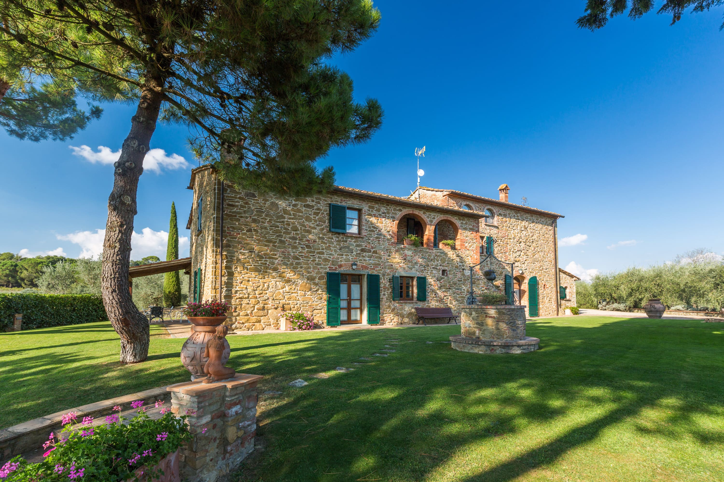 Fattoria Pievese Cortona: Spacious 10-Bedroom Apartment with Pool, Tuscany Countryside