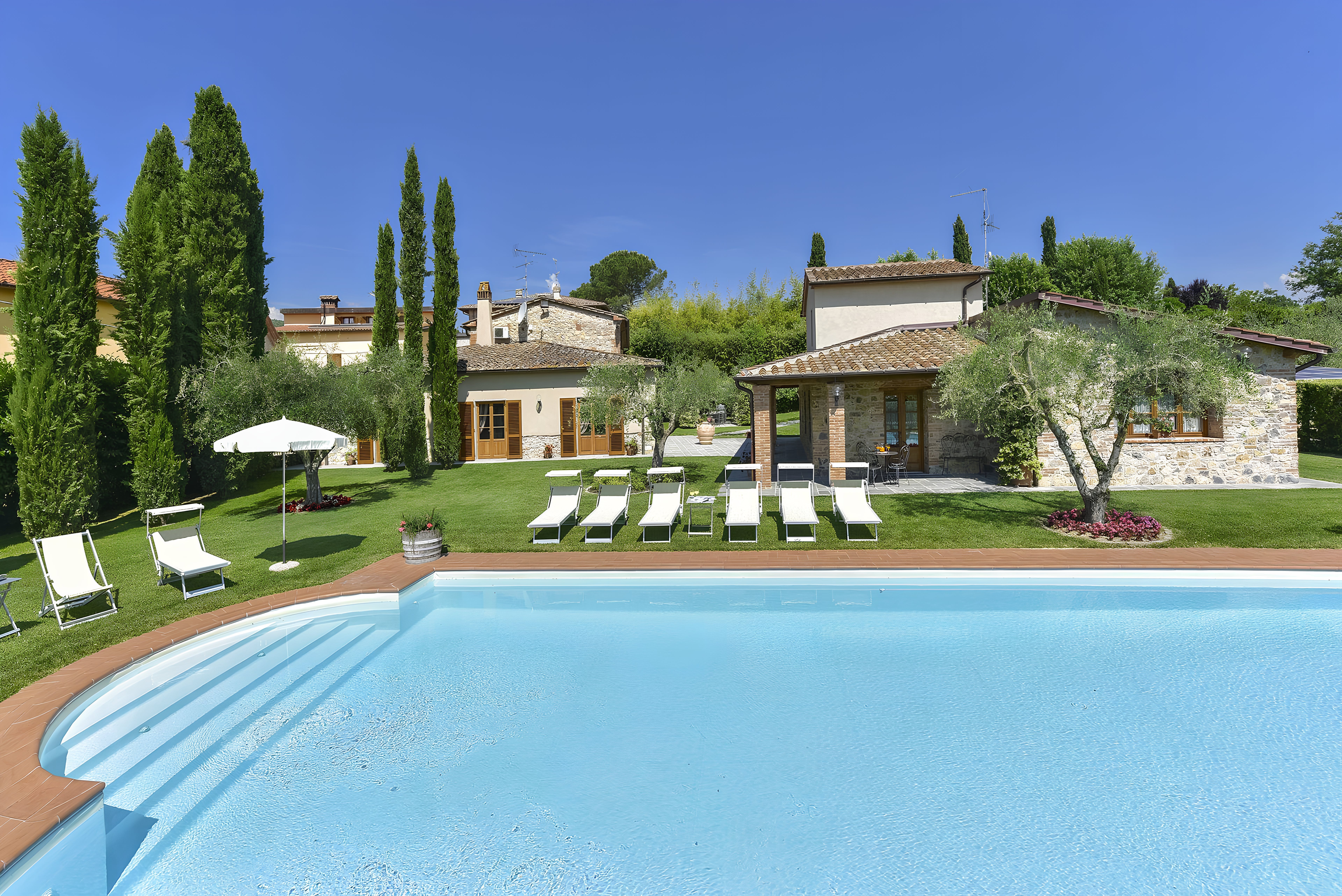 Fattoria Poggio Cortona: Luxury 6-Bedroom Apartment with Sauna and Pool, Val di Chiana