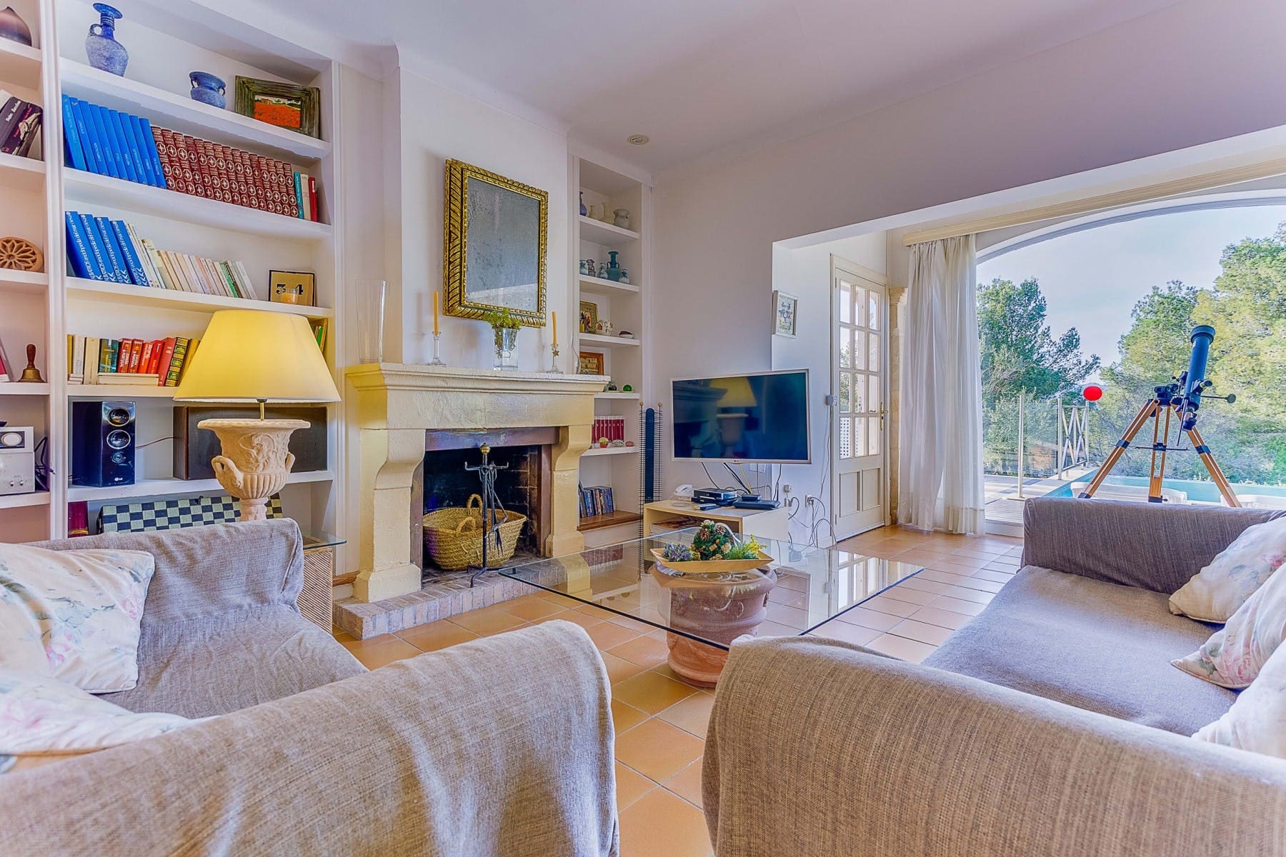 Finca Bon Aire Alcudia: Charming 4-Bedroom Apartment with Pool and Sea Views, Alcudia