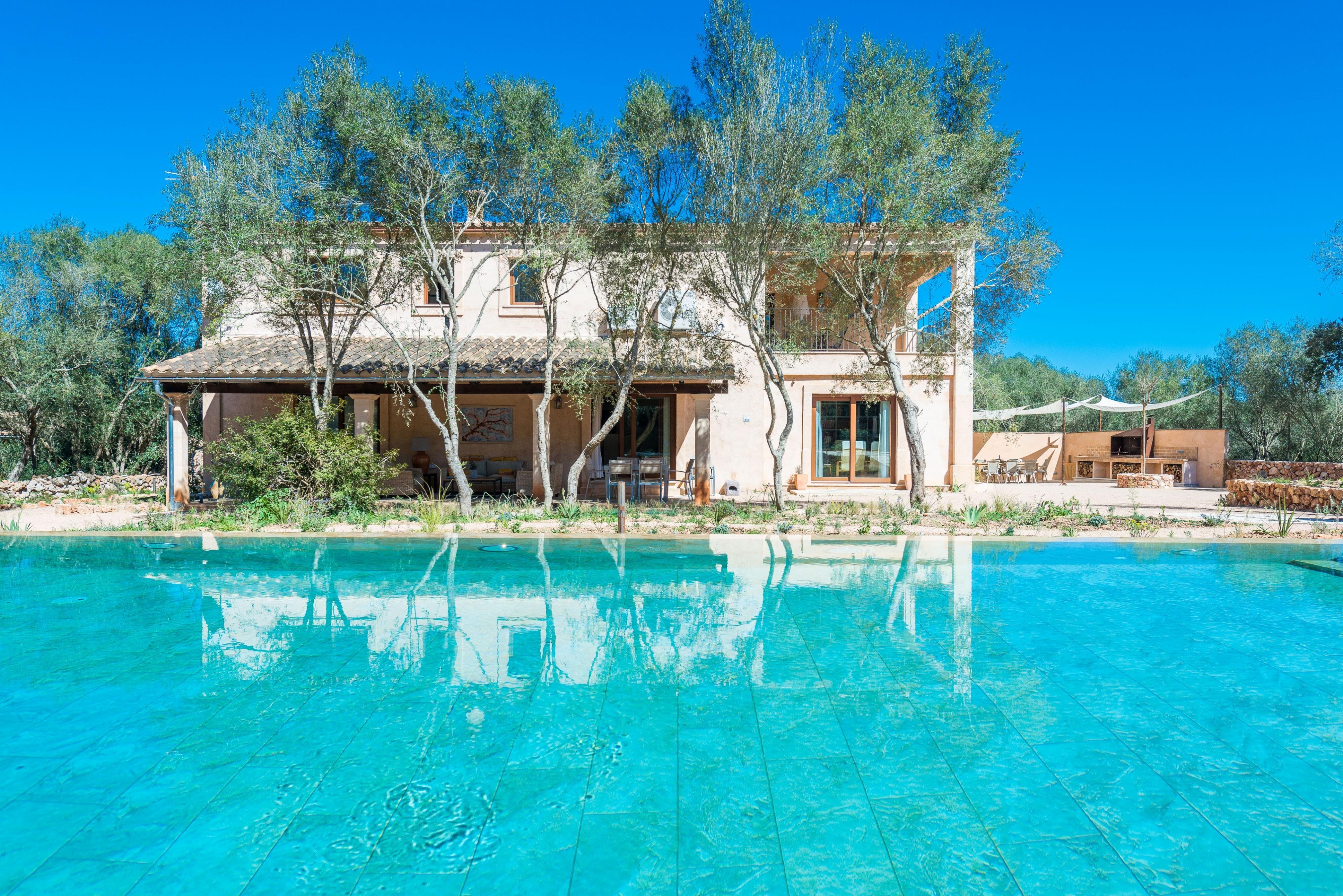 Finca Esclafit Inca: Spacious 4-Bedroom Apartment with Private Pool and Sea Views, Inca Mallorca