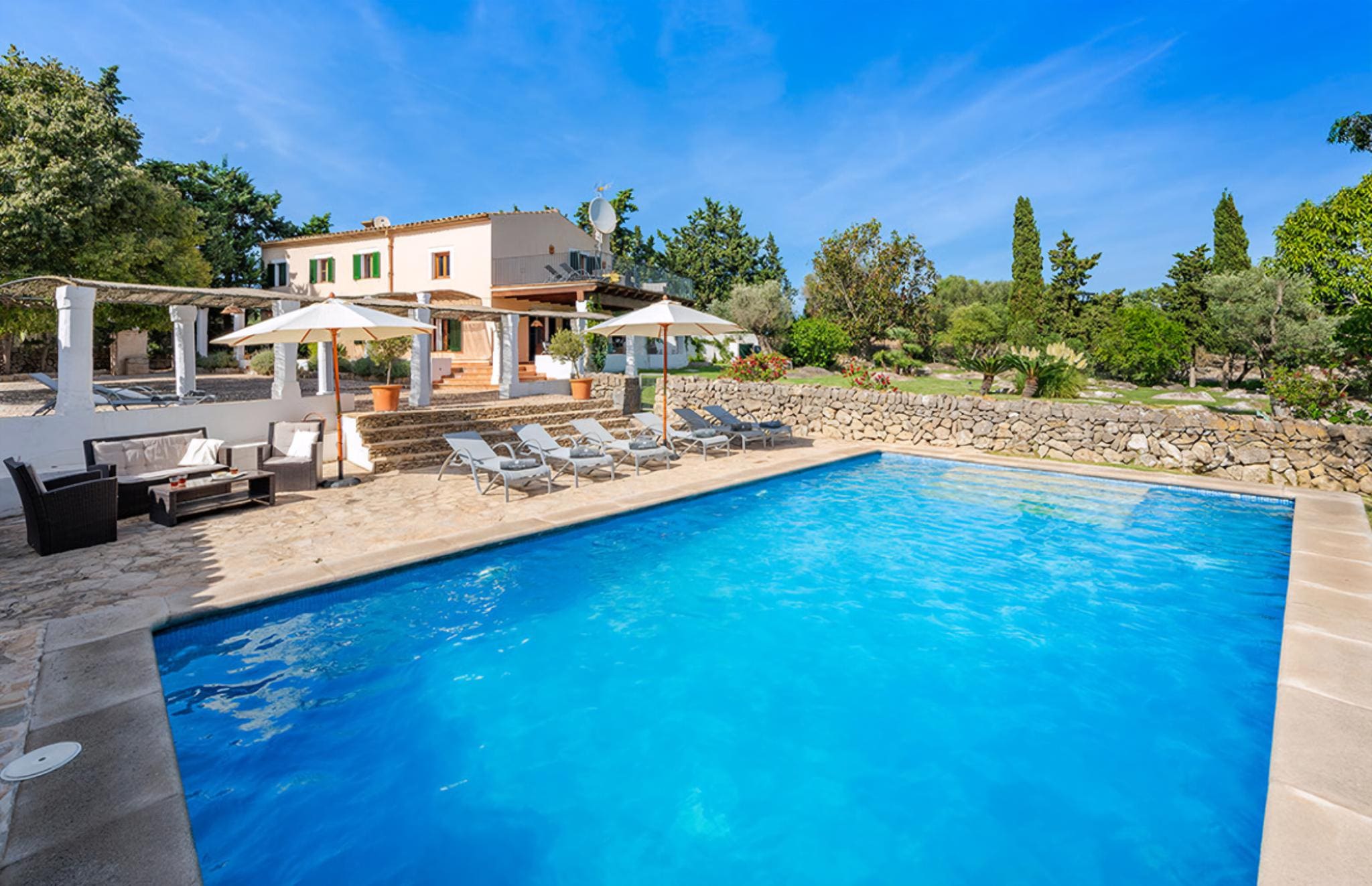 Villa Mestral Llenaire Mallorca: Luxury 4-Bedroom Villa with Private Pool and Tennis Court, Mallorca