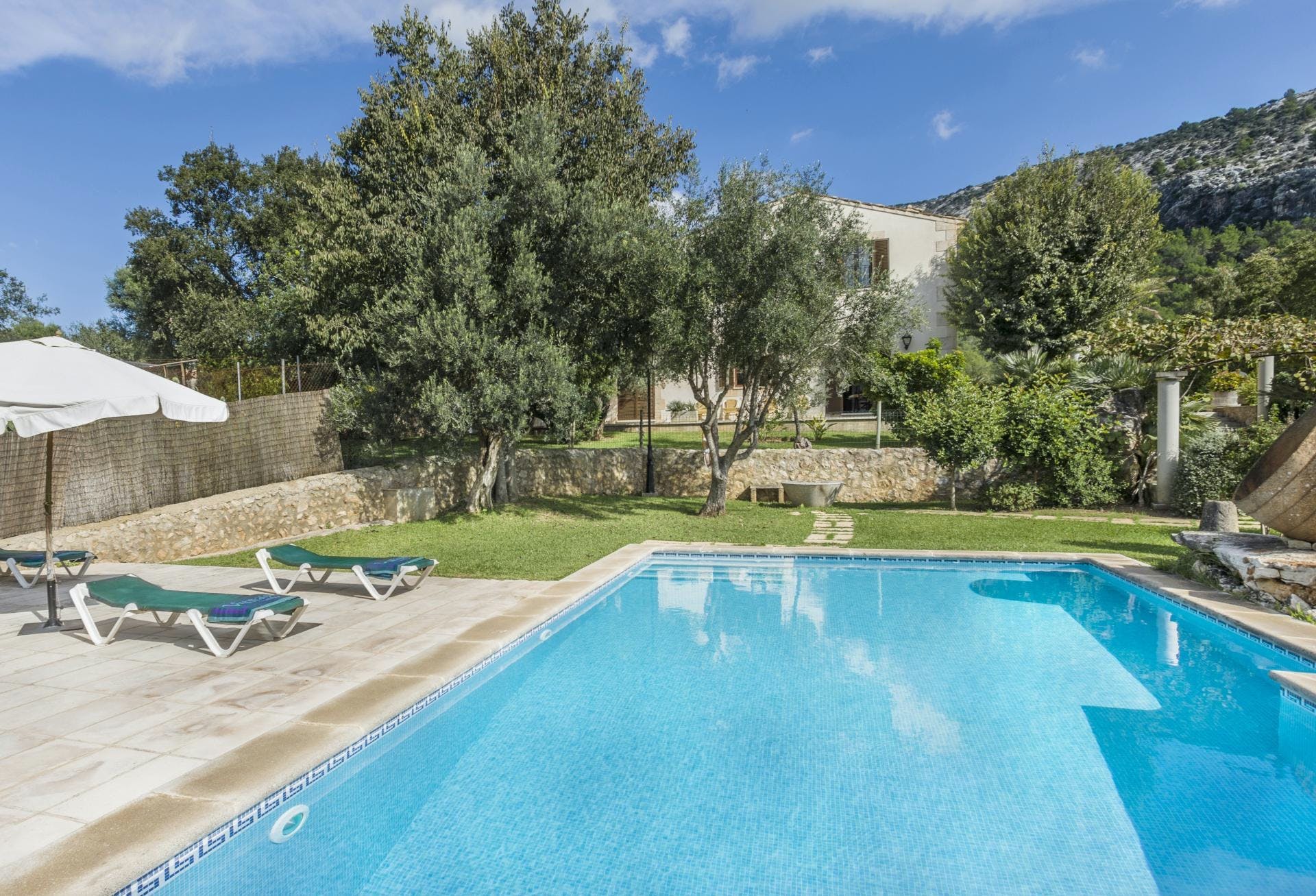 Finca Garrover Pollença: Spacious 7-Bedroom Villa with Private Pool and Tennis Court, Pollença