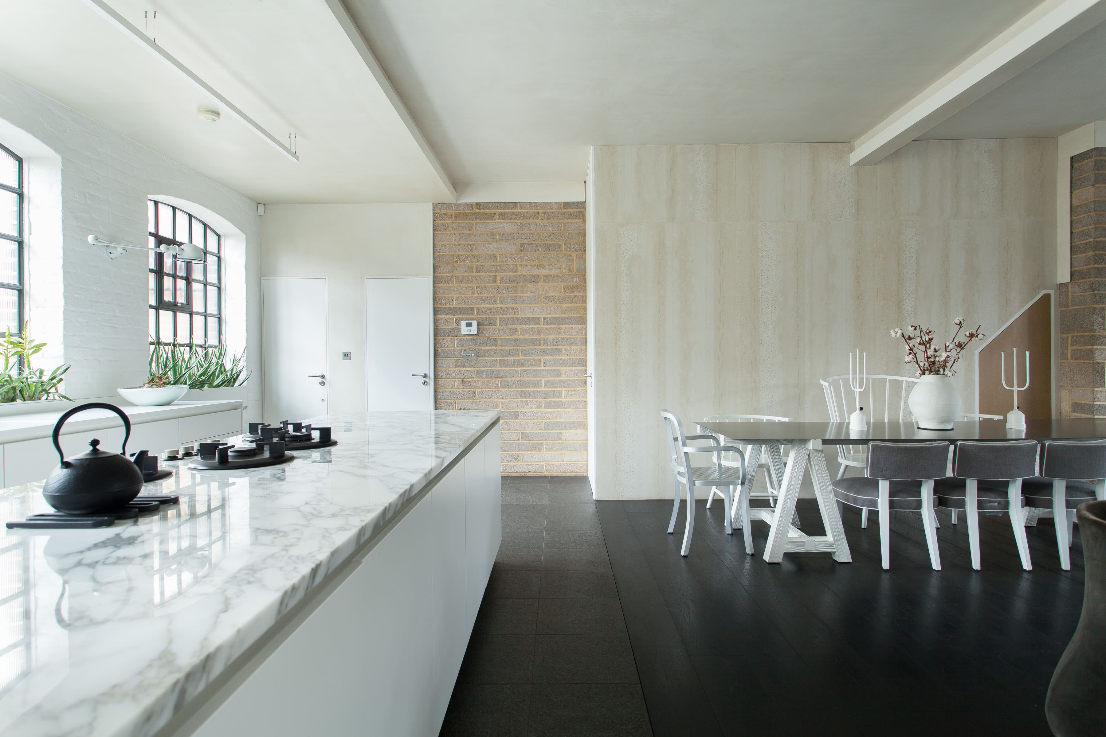 Hall Chisenhale Bethnal Green: Stylish 1-Bedroom Warehouse Conversion with Rooftop Terrace, Bethnal Green