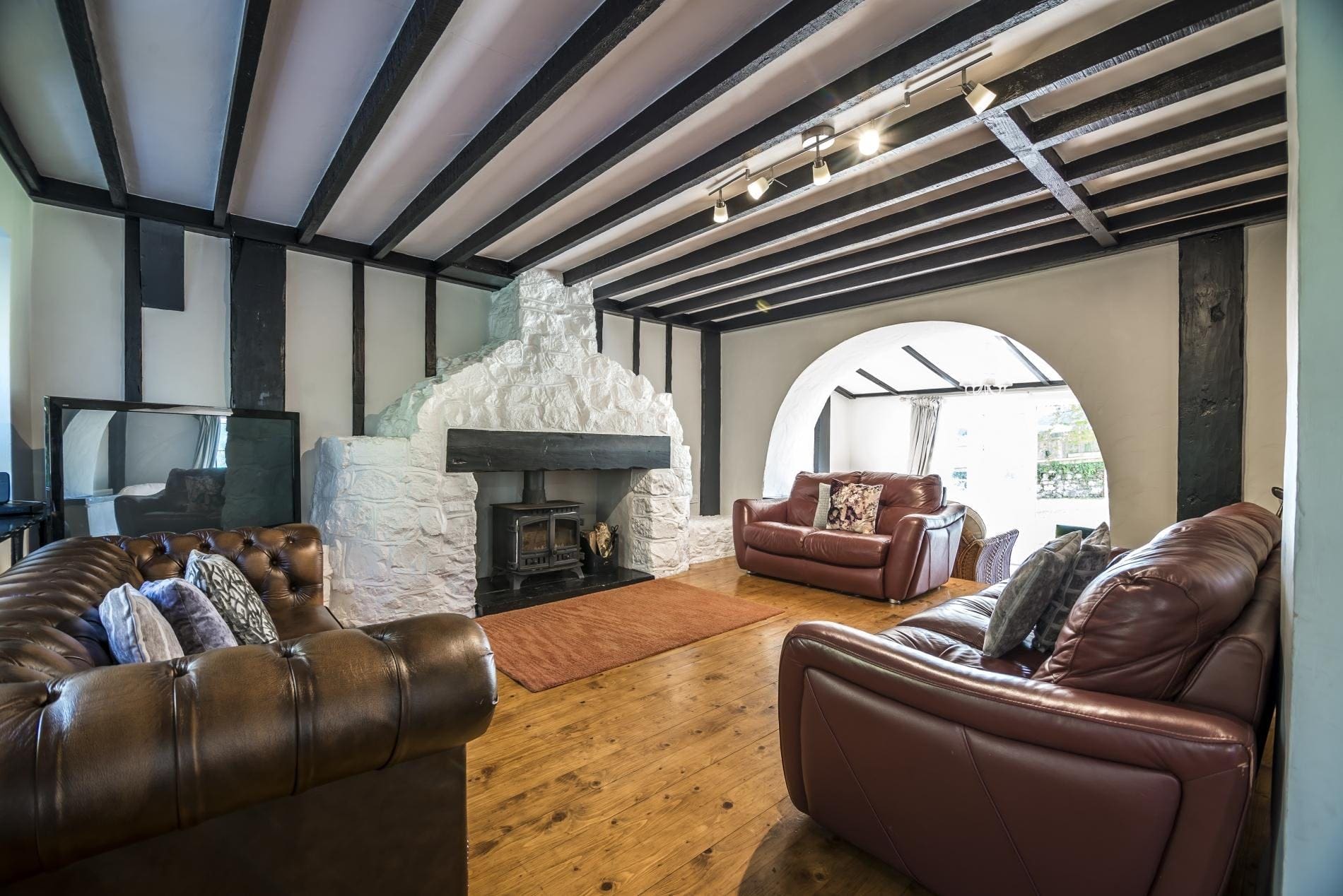 Hall Penally Tenby: Spacious 4-Bedroom Apartment with Hot Tub and Seaviews, Tenby