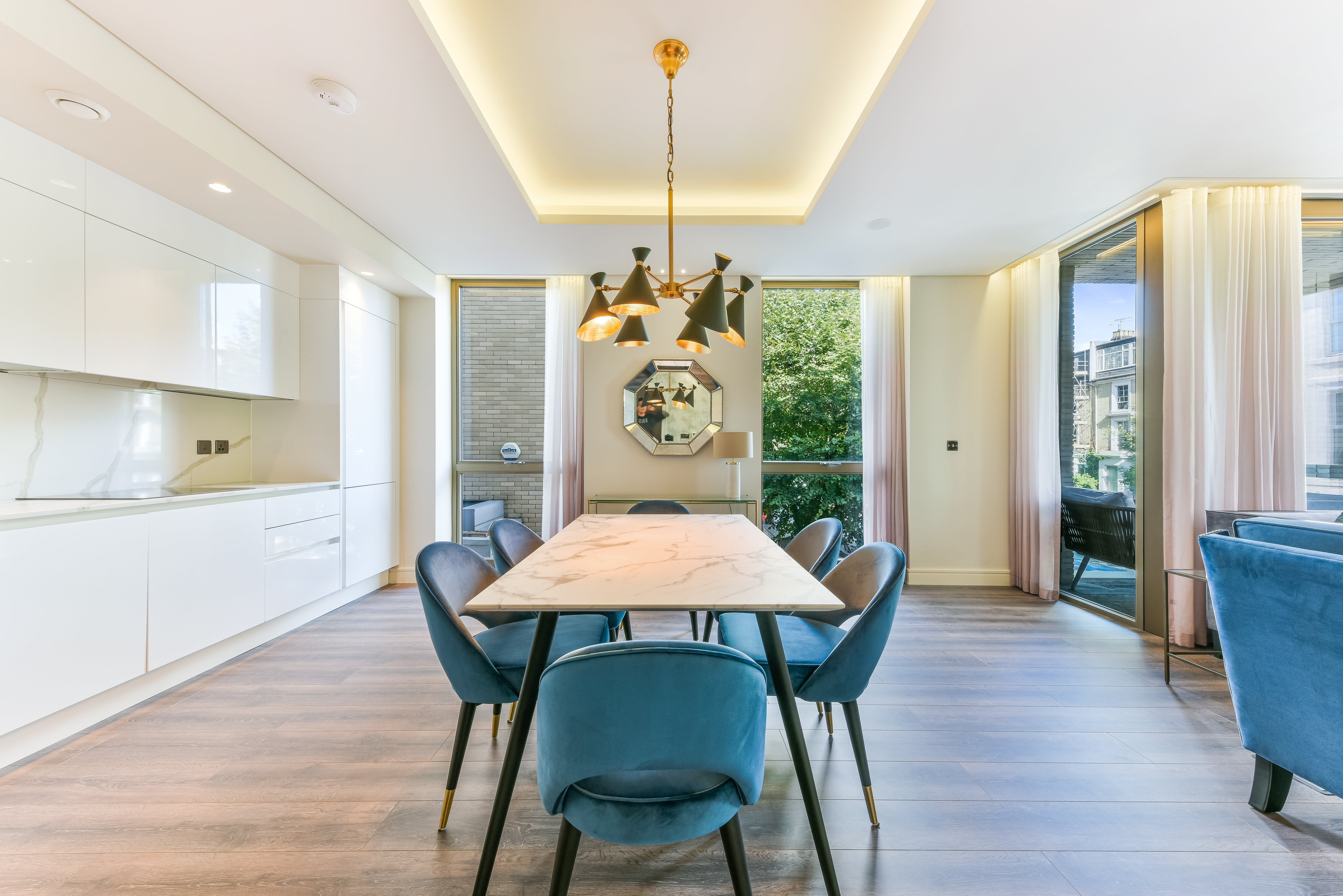 House Abbotsbury Holland Park: Stylish 2-Bedroom Apartment with Air-Con in Holland Park, London