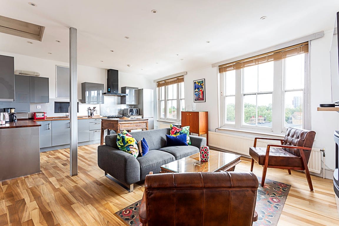 House Anglia Islington: Chic 3-Bedroom Apartment Rental with Terrace and Workspace, Islington