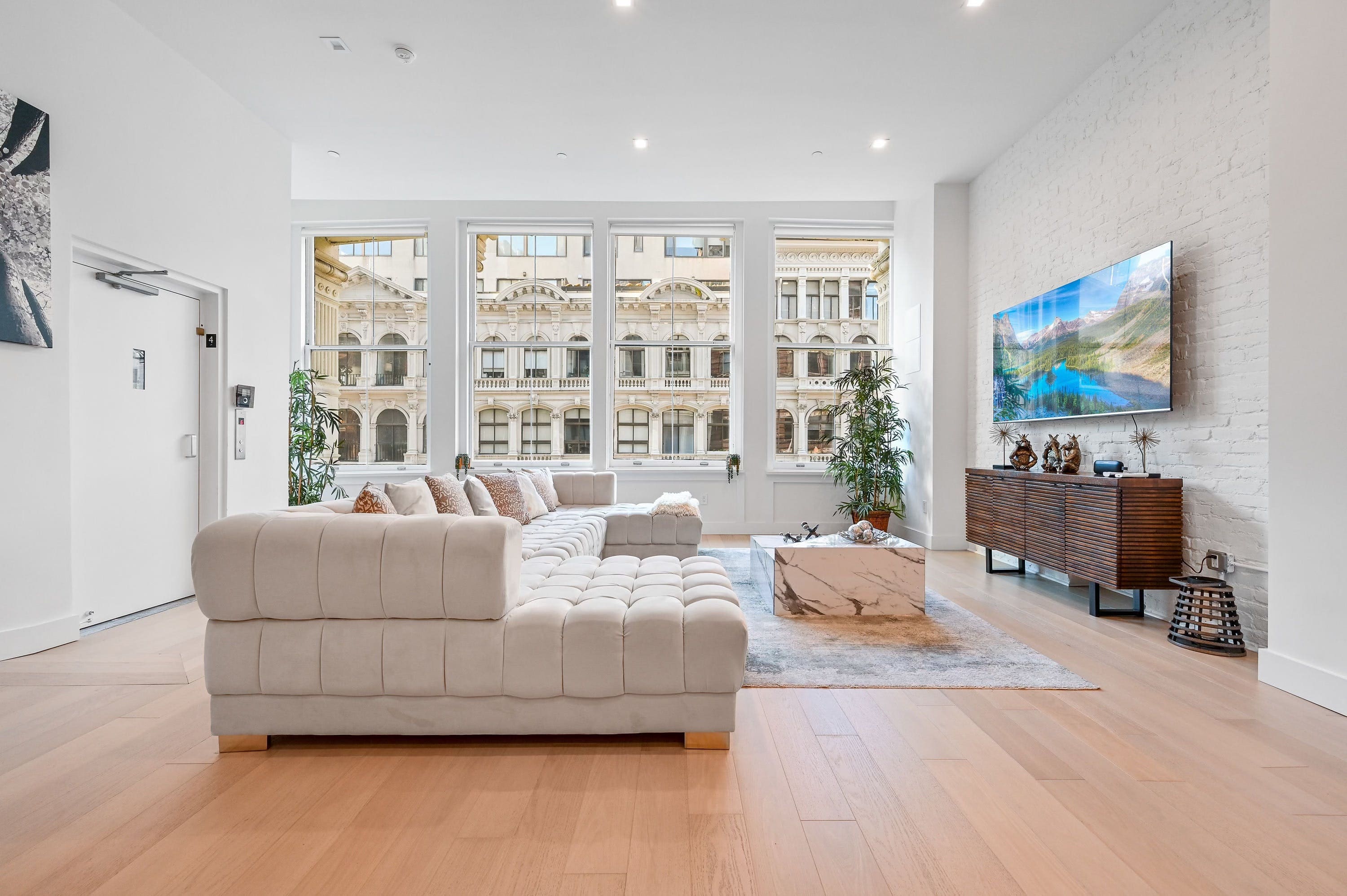 Villa Levante Bleecker NoHo: Luxury 4-Bedroom Apartment with Family-Friendly Amenities, NoHo