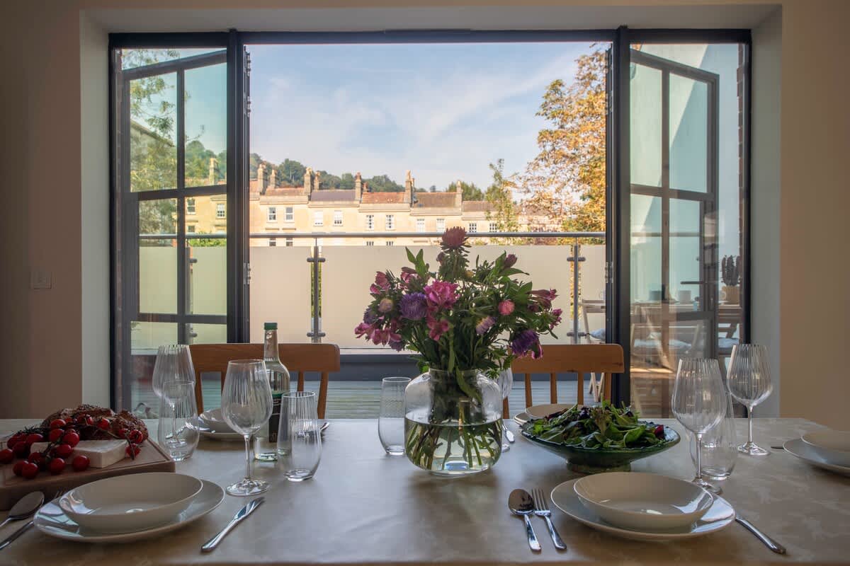 House Avon Somerset Bath: Chic 3-Bedroom Apartment Rental with Terrace and Parking, Bath Somerset