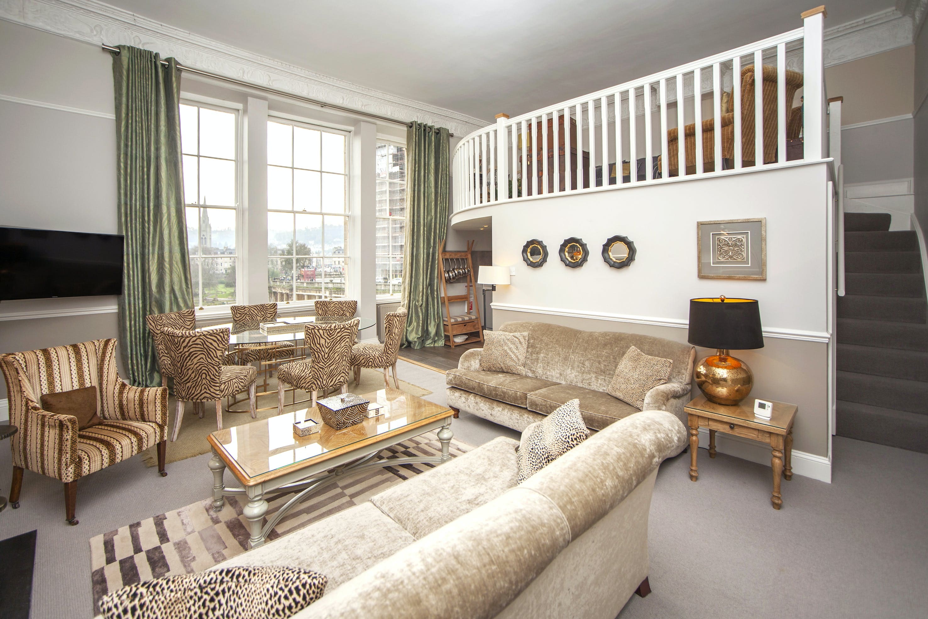 House Avonbridge Bath: Chic 2-Bedroom Apartment Rental with Riverside Views, Bath