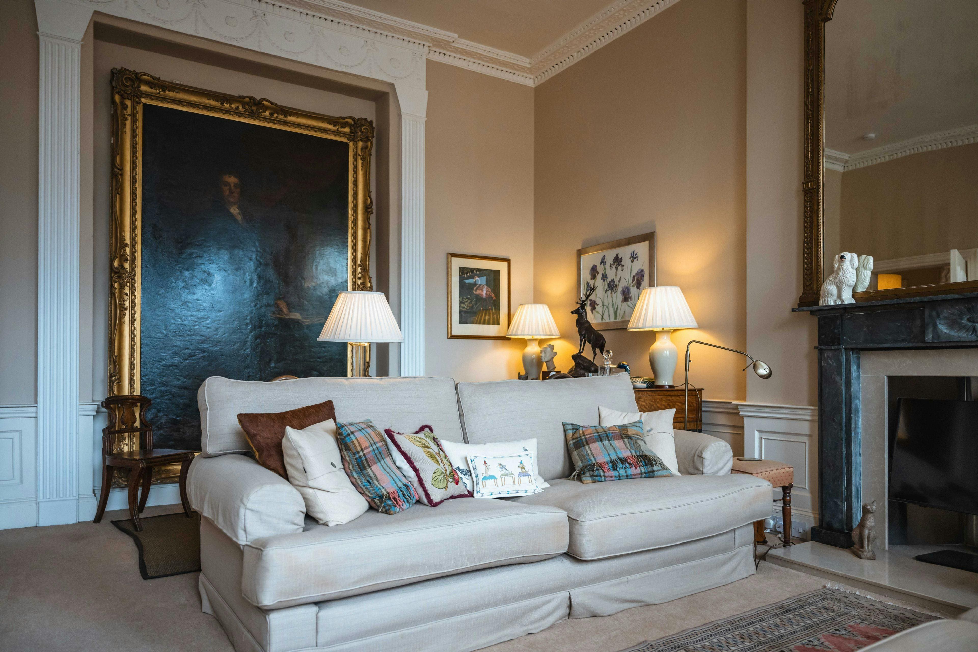 House Bellevue Edinburgh: Charming 3-Bedroom Townhouse Apartment with Family-Friendly Features, Edinburgh New Town