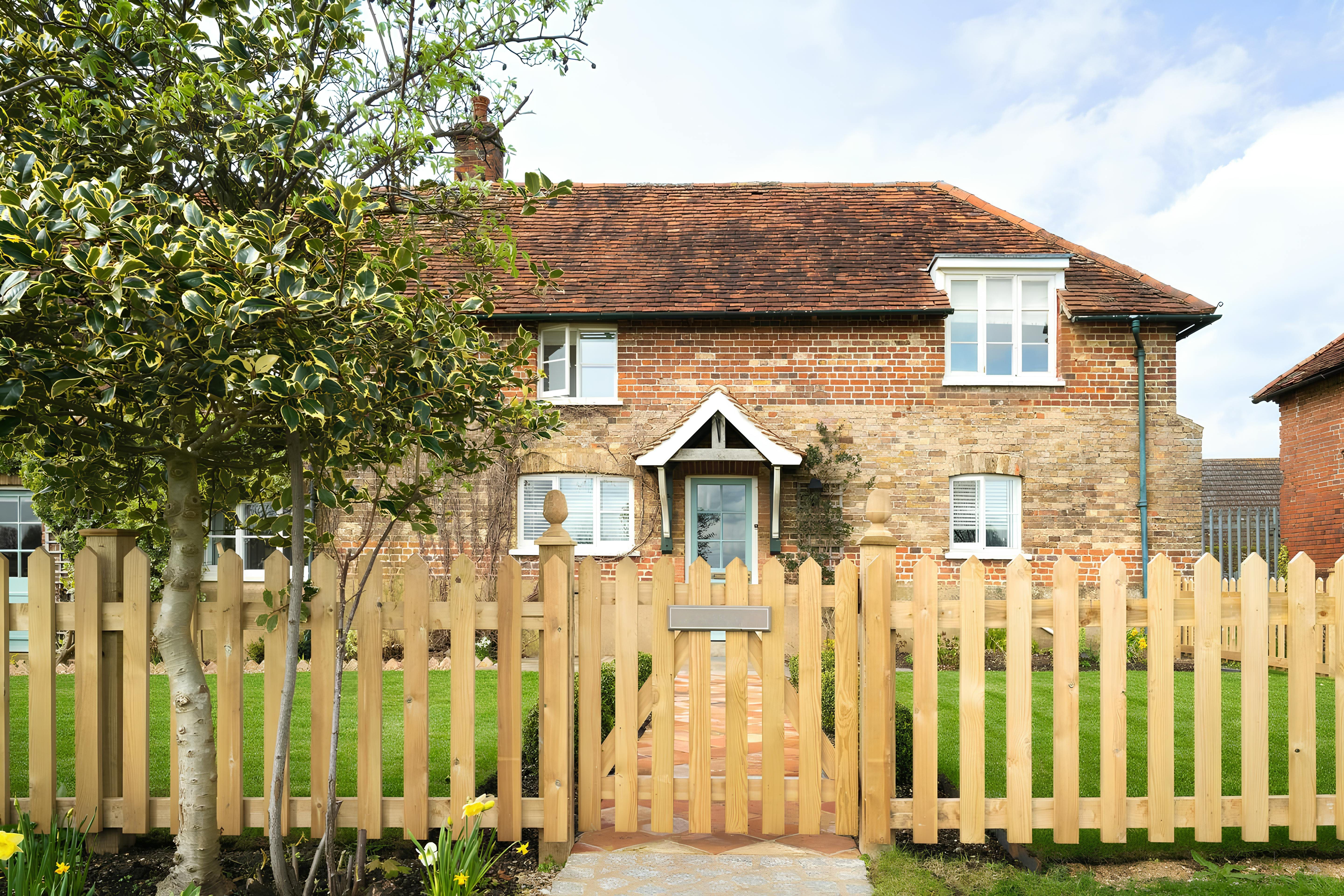 House Benington Hertfordshire: Charming 4-Bedroom Holiday Cottage with Private Garden, Hertfordshire