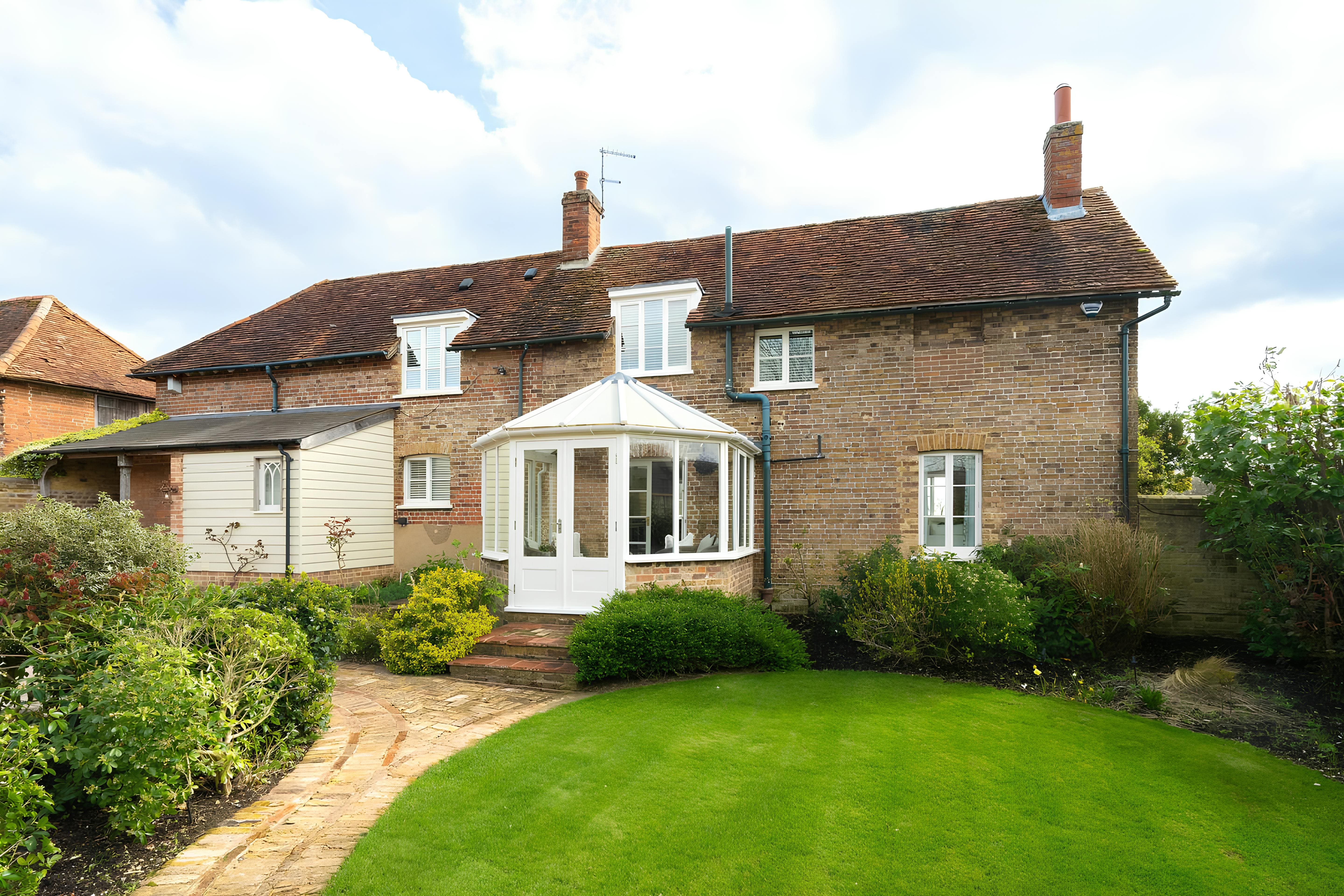 House Benington Hertfordshire: Charming 4-Bedroom Holiday Cottage with Private Garden, Hertfordshire