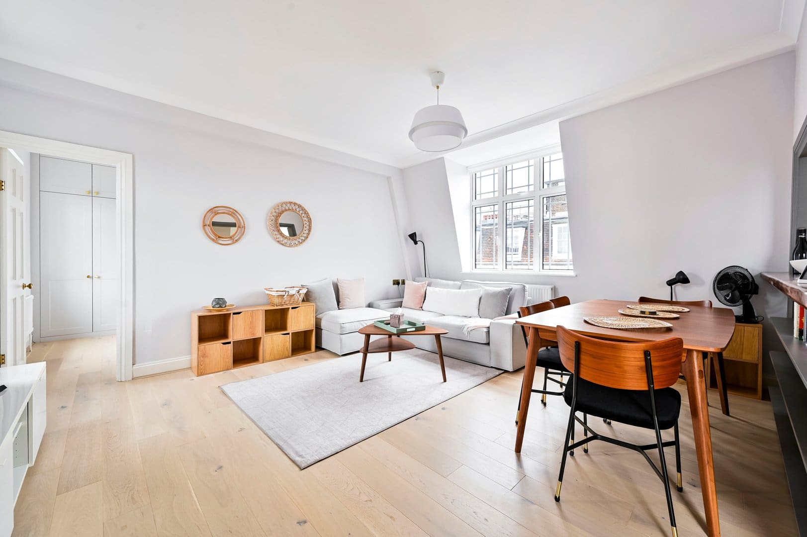 House Bermondsey Rise: Chic 2-Bedroom Apartment Rental with Family-Friendly Features, Bermondsey London
