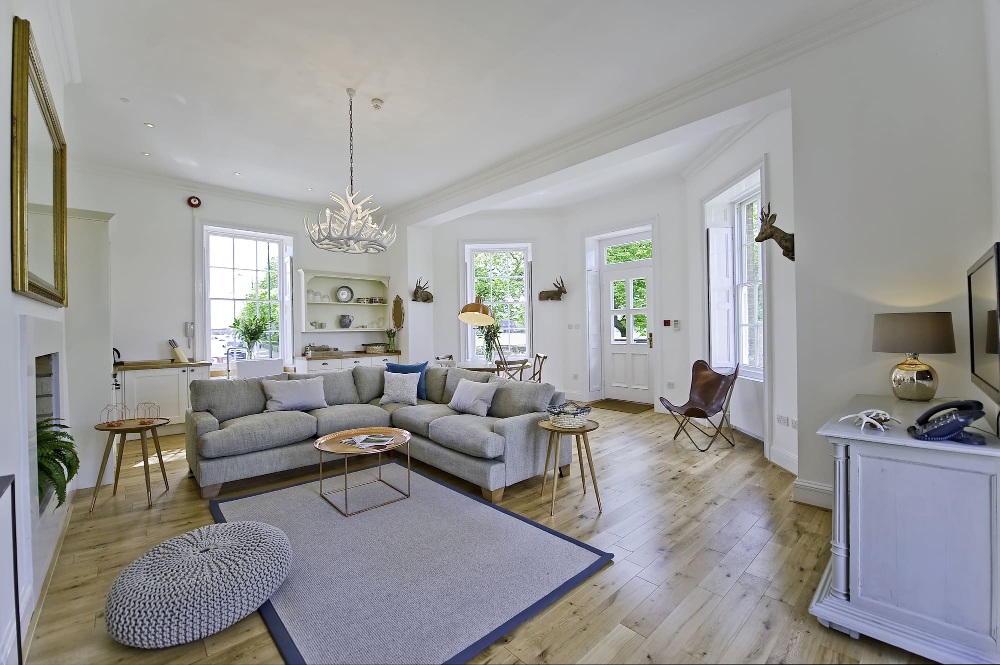 House Beveree Hampton: Chic 1-Bedroom Apartment Rental with Countryside Views, Hampton