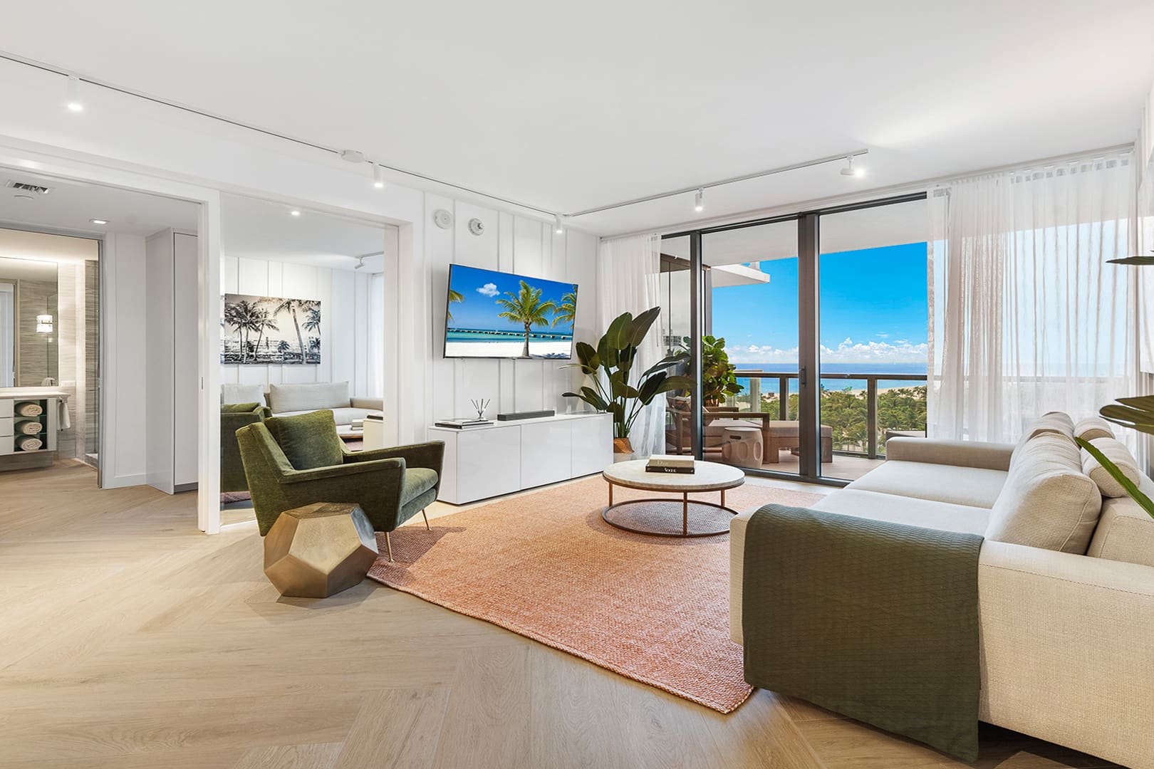 Villa Azurine Sunset Normandy Isle Miami Beach: 3-Bedroom Luxury Apartment with Seaview and Pool, Miami Beach
