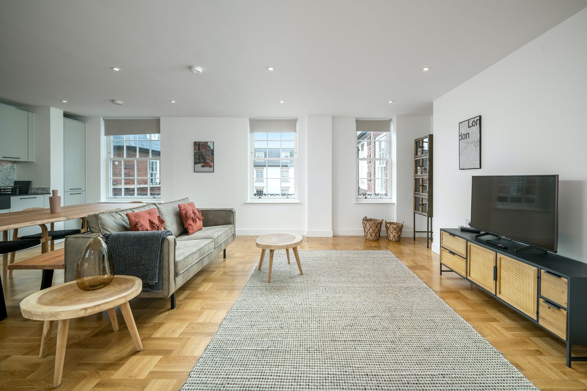 House Brompton BaronsCourt: Stylish 3-Bedroom Apartment Rental with Family-Friendly Features in Baron’s Court, London