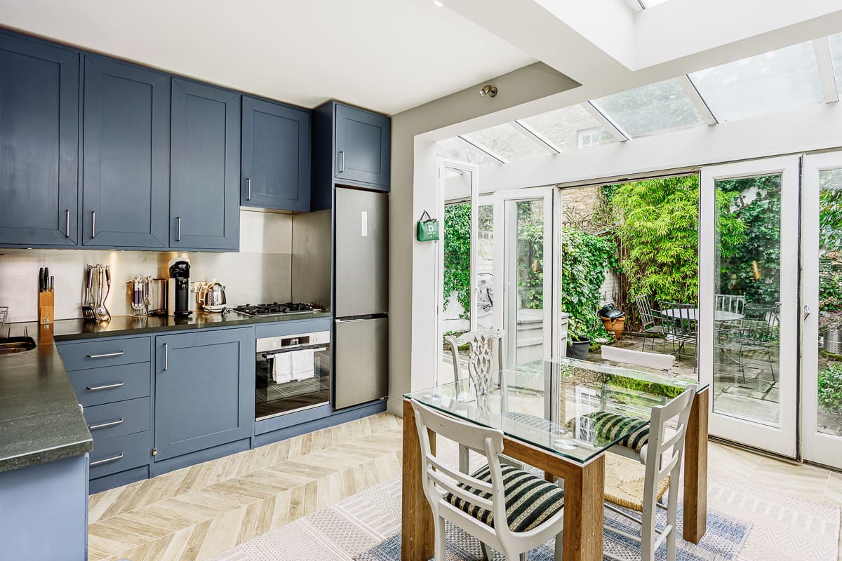 House Gloaming Pembridge Earl’s Court: Charming 2-Bedroom Apartment Rental with Family-Friendly Features, Earl’s Court London