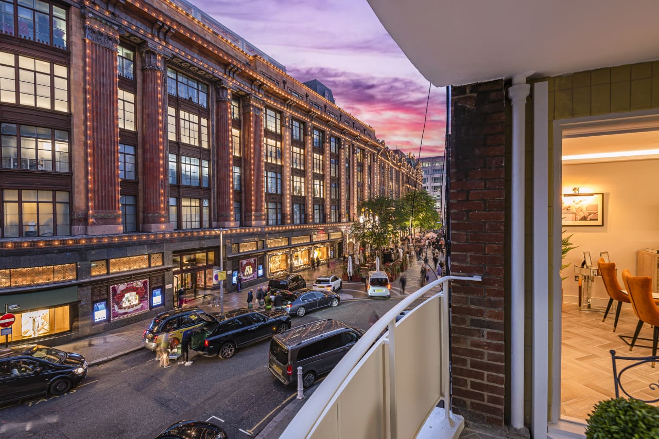 House Gloaming Hans Place Knightsbridge: Elegant 2-Bedroom Apartment Overlooking Harrods, Knightsbridge