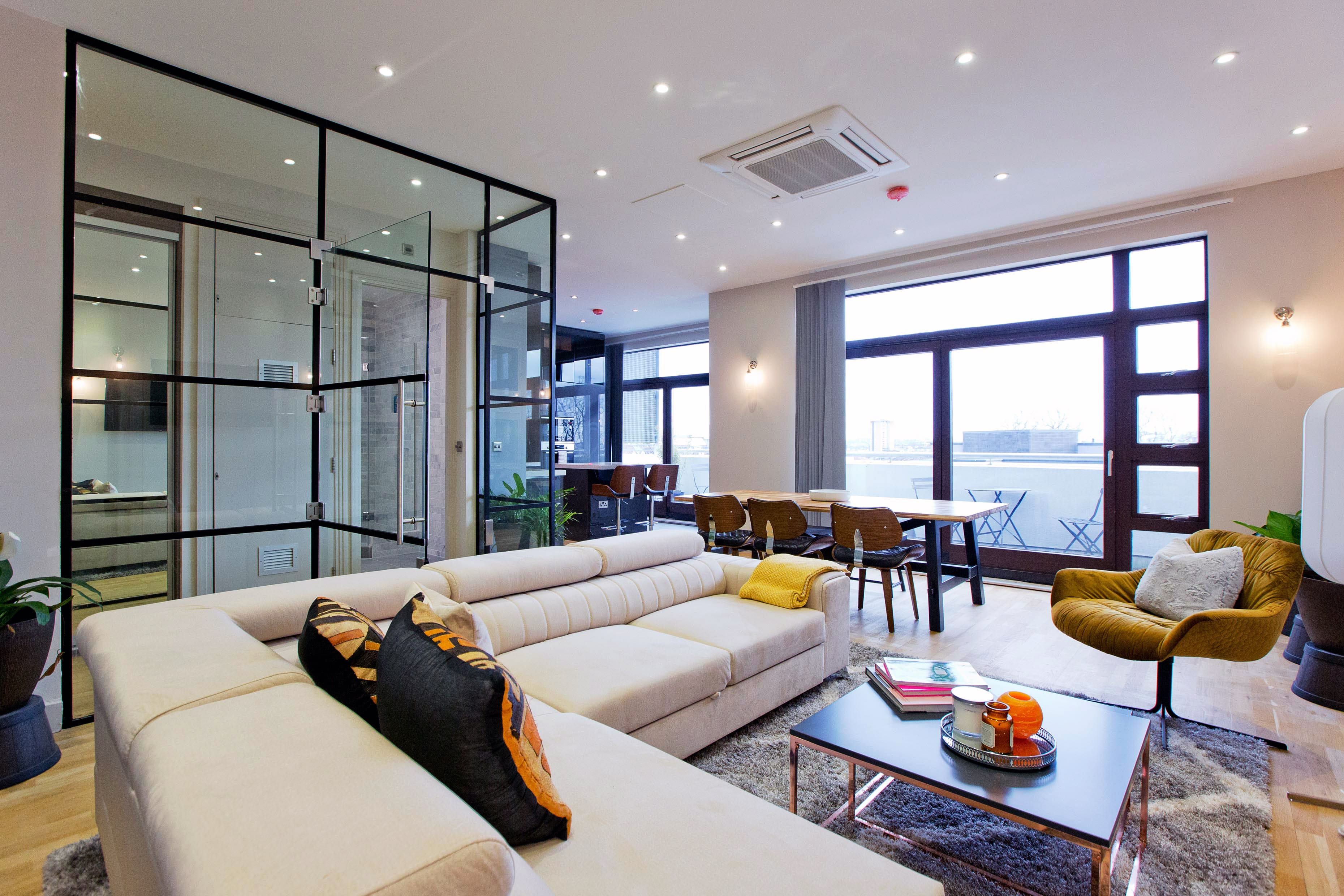 House Brondesbury Kilburn: Contemporary 2-Bedroom Apartment with Air-Con and Balconies, Kilburn London