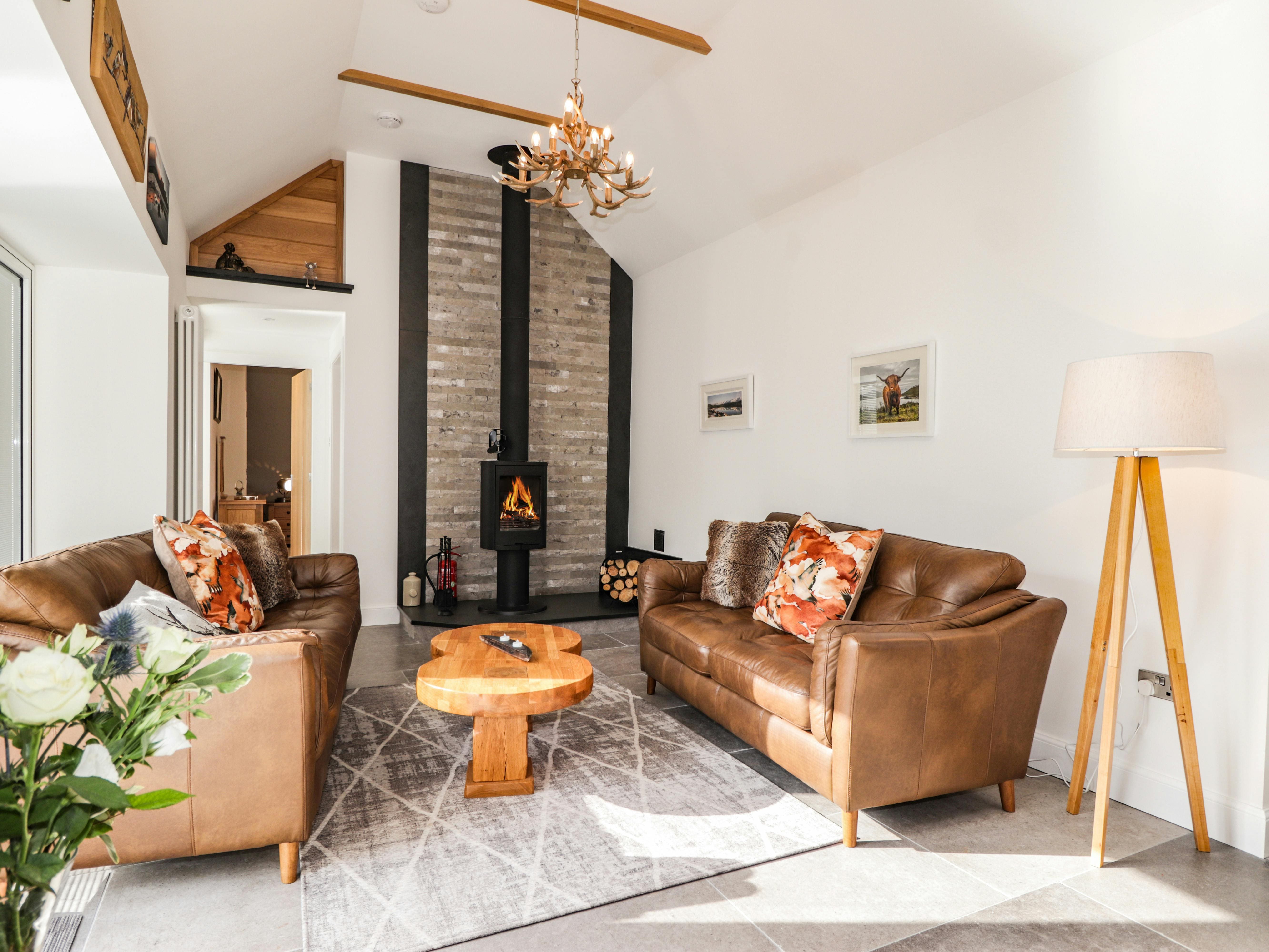 House Brora Rogart: Charming 2-Bedroom Cottage with Hot Tub in Highland, Ross and Cromarty