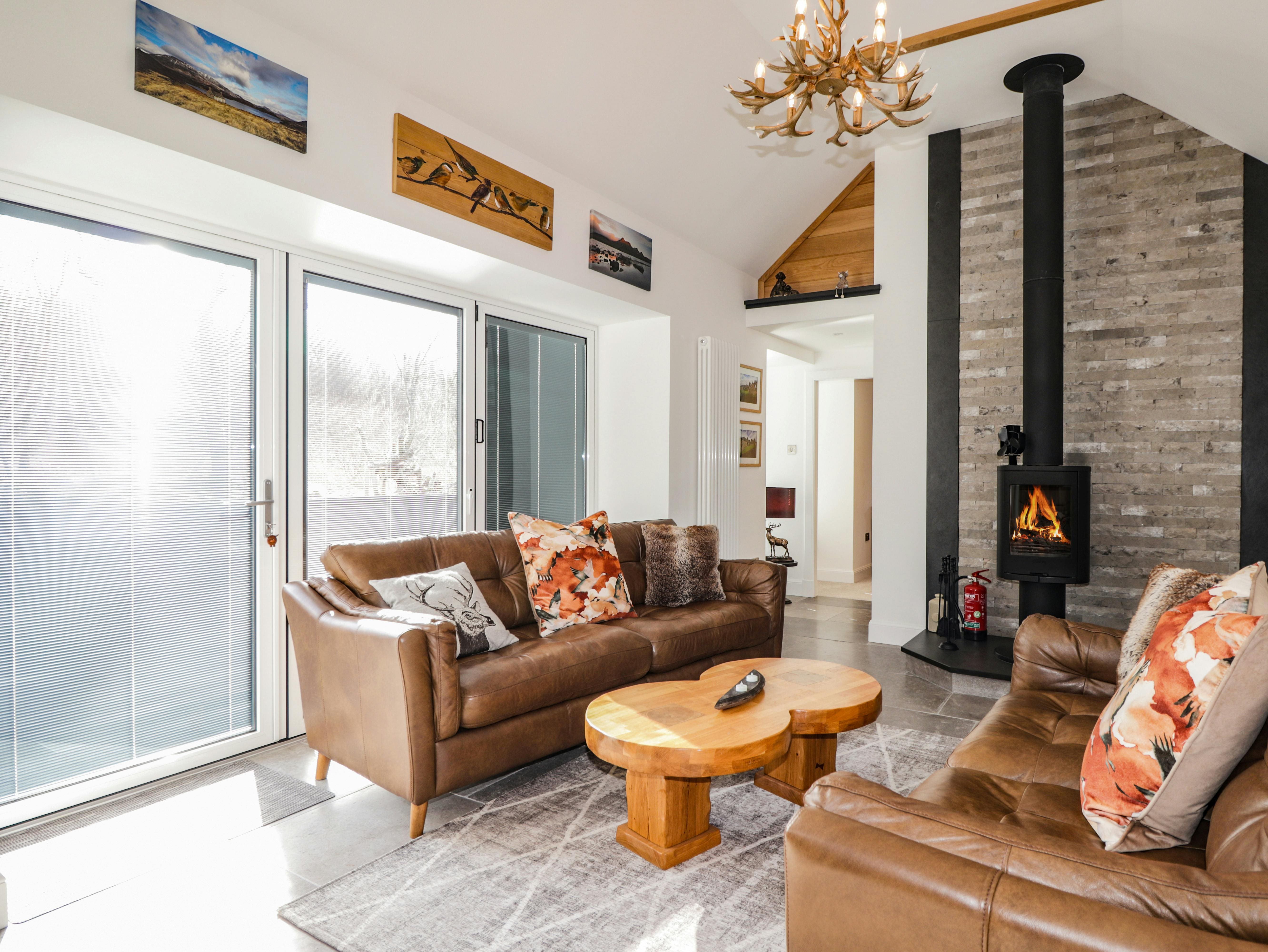House Brora Rogart: Charming 2-Bedroom Cottage with Hot Tub in Highland, Ross and Cromarty