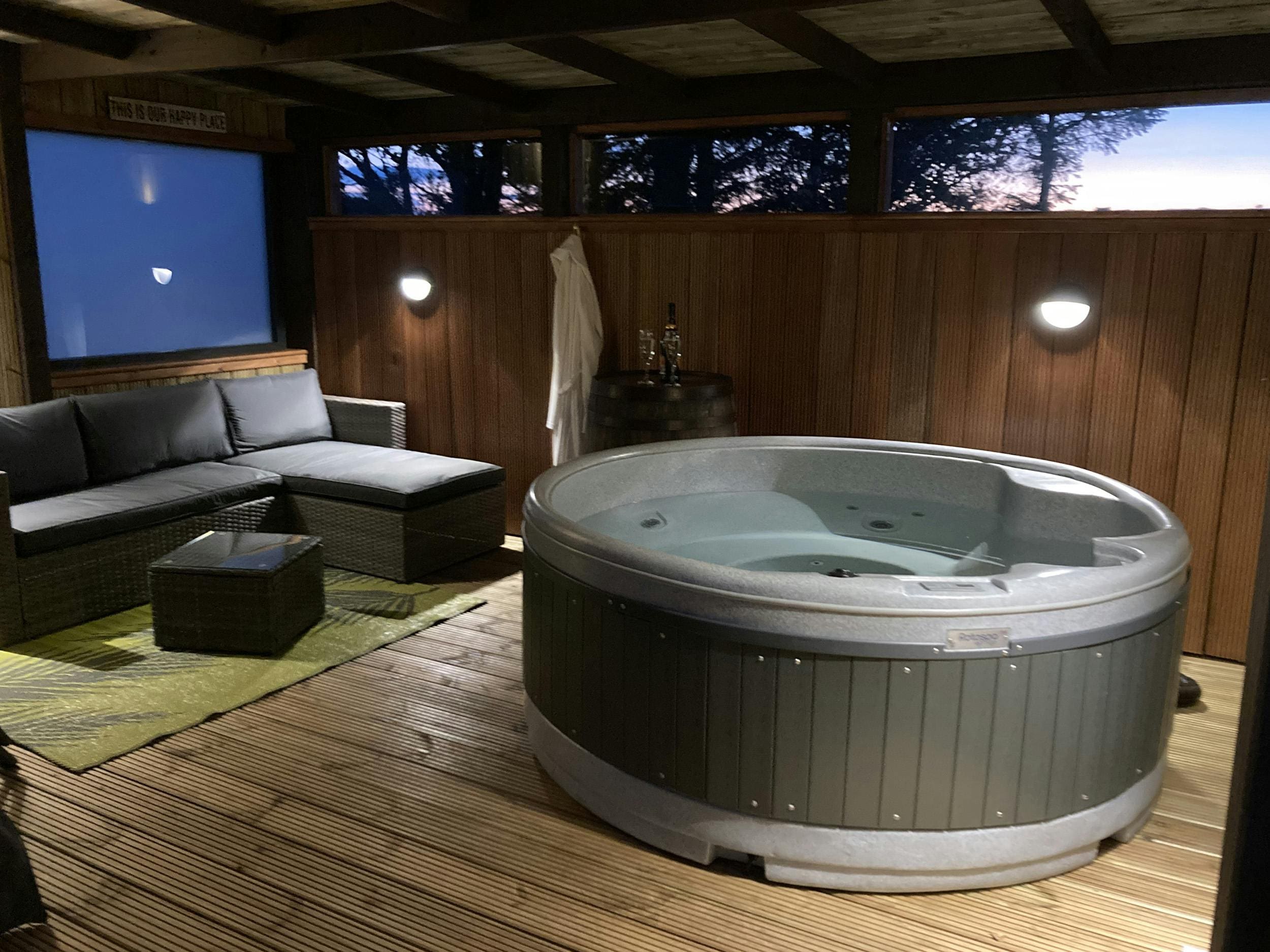 House Brora Rogart: Charming 2-Bedroom Cottage with Hot Tub in Highland, Ross and Cromarty