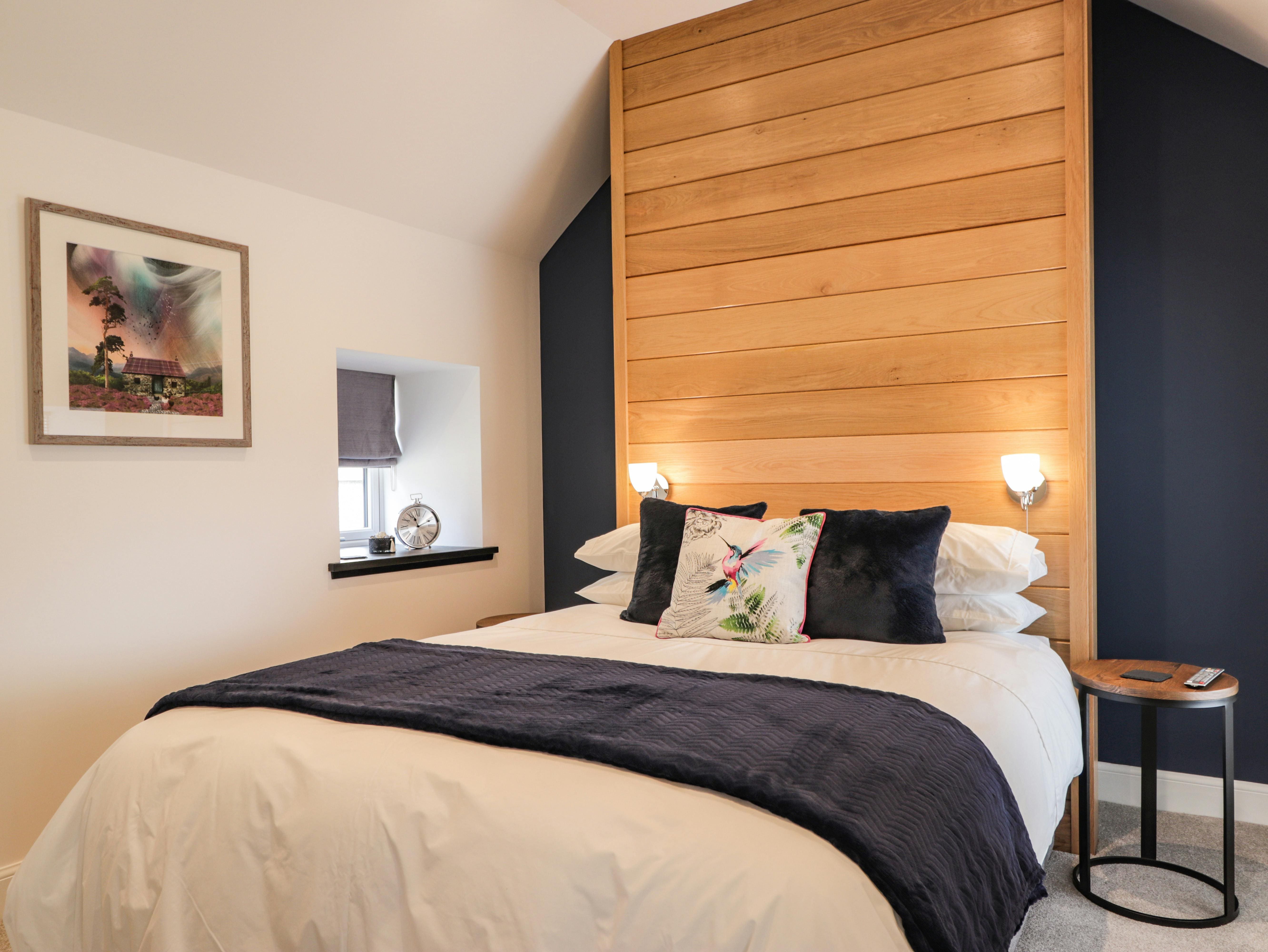 House Brora Rogart: Charming 2-Bedroom Cottage with Hot Tub in Highland, Ross and Cromarty