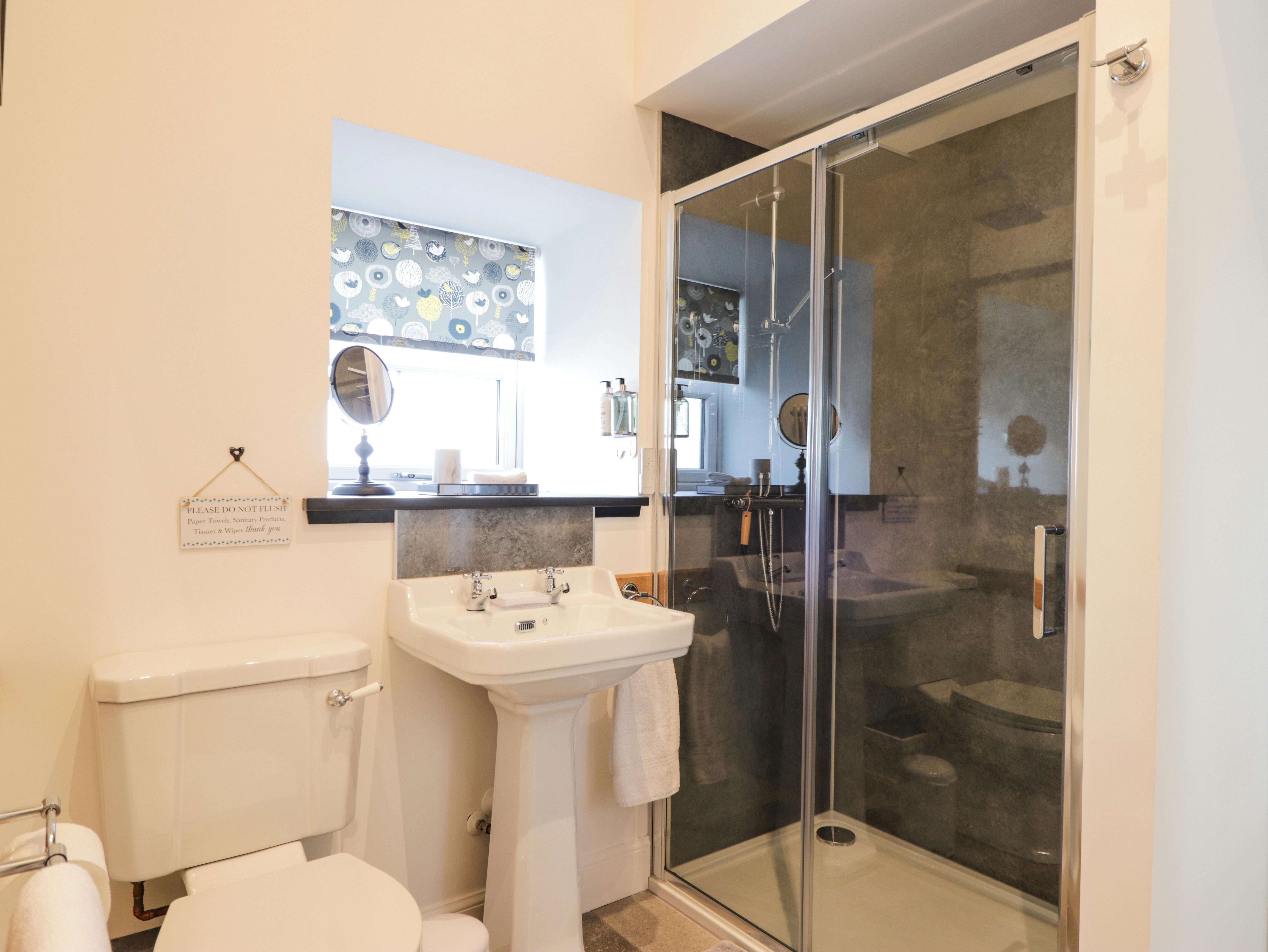House Brora Rogart: Charming 2-Bedroom Cottage with Hot Tub in Highland, Ross and Cromarty