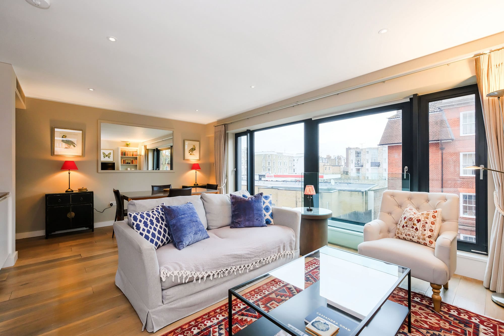 House Gregale Lots Road Chelsea Harbour: Stylish 2-Bedroom Apartment Rental with Air-Con in Chelsea Harbour London